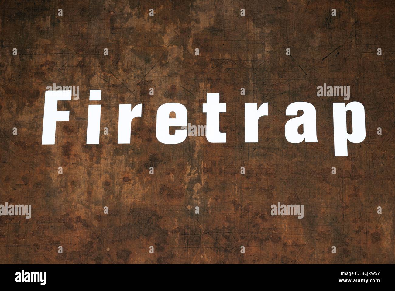 Firetrap-Logo auf rostigem Metall. London, UK, 28. Juli 2024 Stockfoto