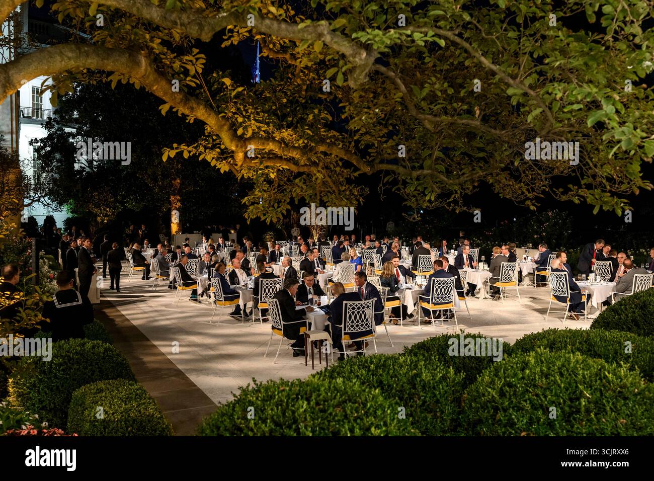 Washington, Usa. September 2025. US-Präsident Donald Trump, Gastgeber des Kongresses bei der ersten Veranstaltung im Rose Garden seit der Abdeckung mit Pflasterstein im Weißen Haus, 5. September 2025 in Washington, D.C. Credit: Daniel Torok/White House Photo/Alamy Live News Stockfoto