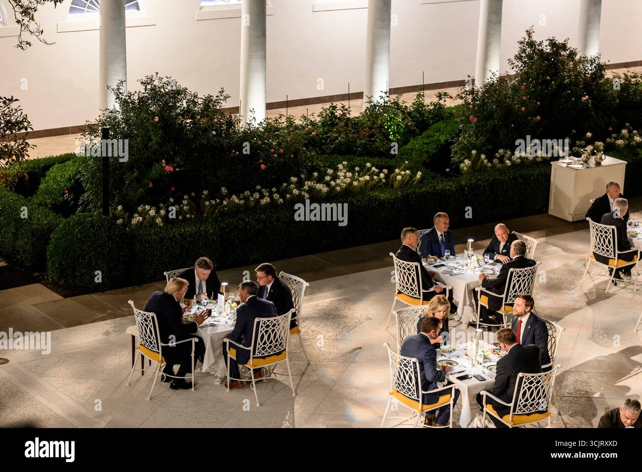 Washington, Usa. September 2025. US-Präsident Donald Trump, Gastgeber des Kongresses während seiner ersten Veranstaltung im Rose Garden, seit er es im Weißen Haus mit Pflasterstein bedeckt, am 5. September 2025 in Washington, D.C. Credit: Daniel Torok/White House Photo/Alamy Live News Stockfoto