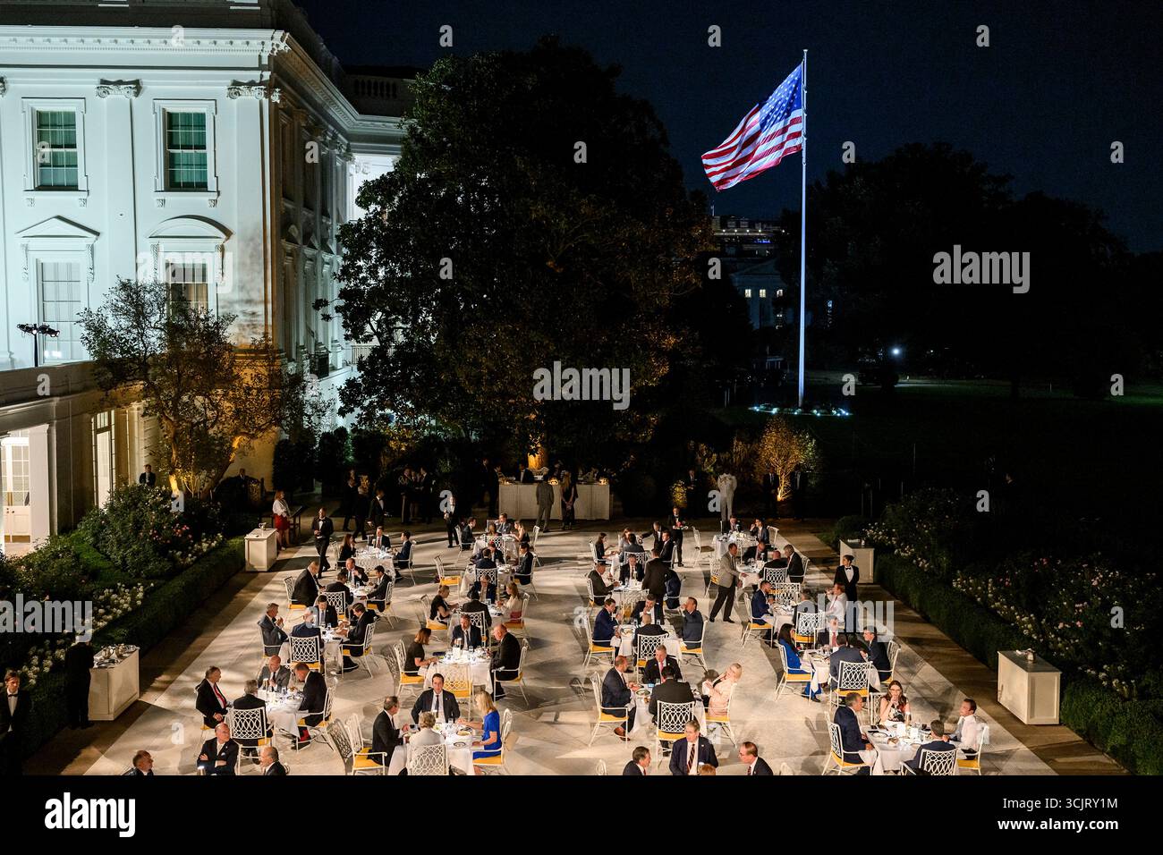 Washington, Usa. September 2025. US-Präsident Donald Trump, Gastgeber des Kongresses während seiner ersten Veranstaltung im Rose Garden, seit er es im Weißen Haus mit Pflasterstein bedeckt, am 5. September 2025 in Washington, D.C. Credit: Daniel Torok/White House Photo/Alamy Live News Stockfoto