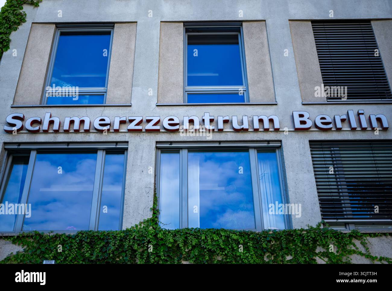 Fassade des Schmerzbehandlungszentrums Schmerz­zentrum Berlin im Bezirk Prenzlauer Berg Stockfoto