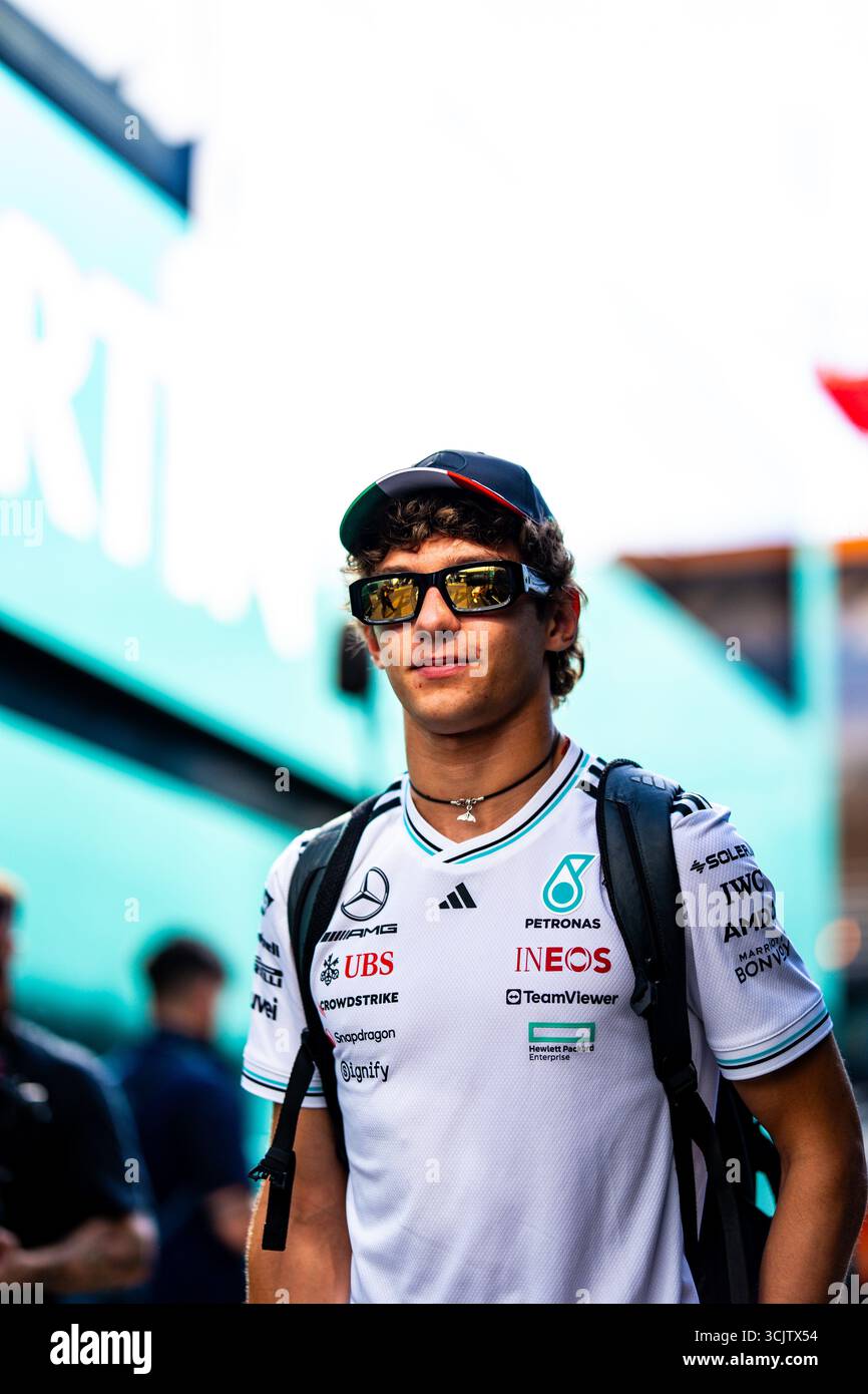 Monza, Italien. September 2025. Andrea Kimi Antonelli, italienischer Fahrer des Mercedes-AMG PETRONAS F1 Teams, im Fahrerlager des Formel 1 Grand Prix 2025 von Italien. (Foto: Luca Martini/SOPA Images/SIPA USA) Credit: SIPA USA/Alamy Live News Stockfoto