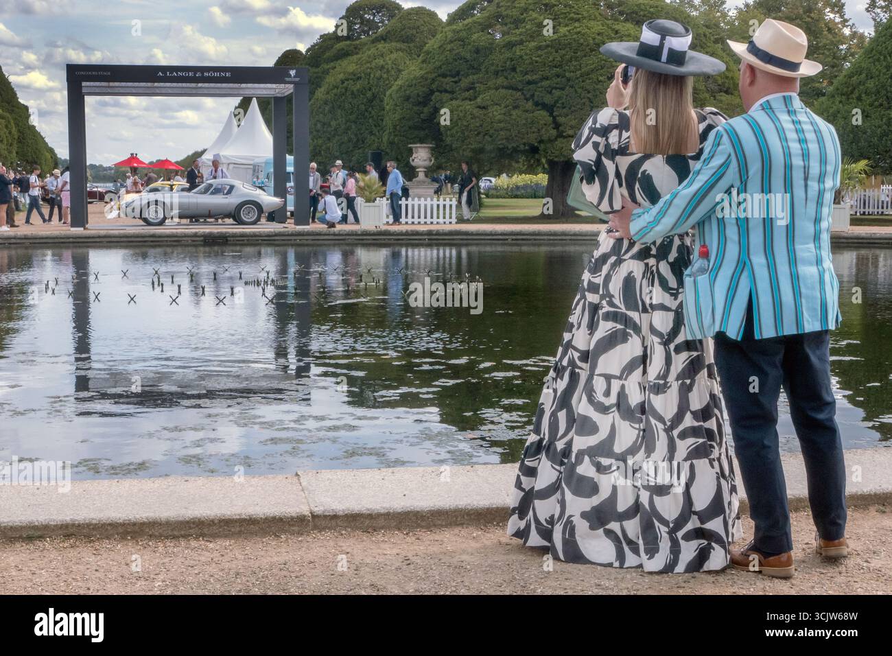 Jaguar E-Coupé auf dem Concours of Elegance 2025 im Hampton Court Palace London UK Stockfoto
