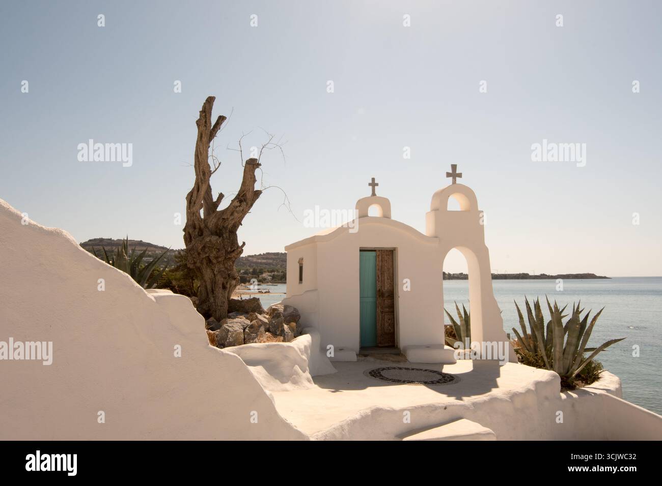 Kleine weiße Kirche Stockfoto