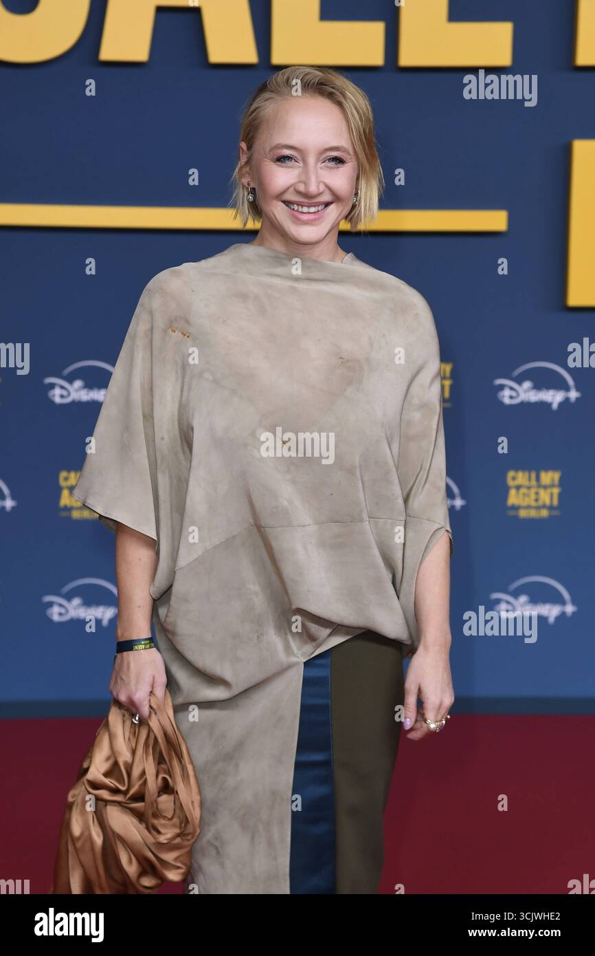 Anna Maria Muehe bei der Weltpremiere von Disney Original Serie Call My ...