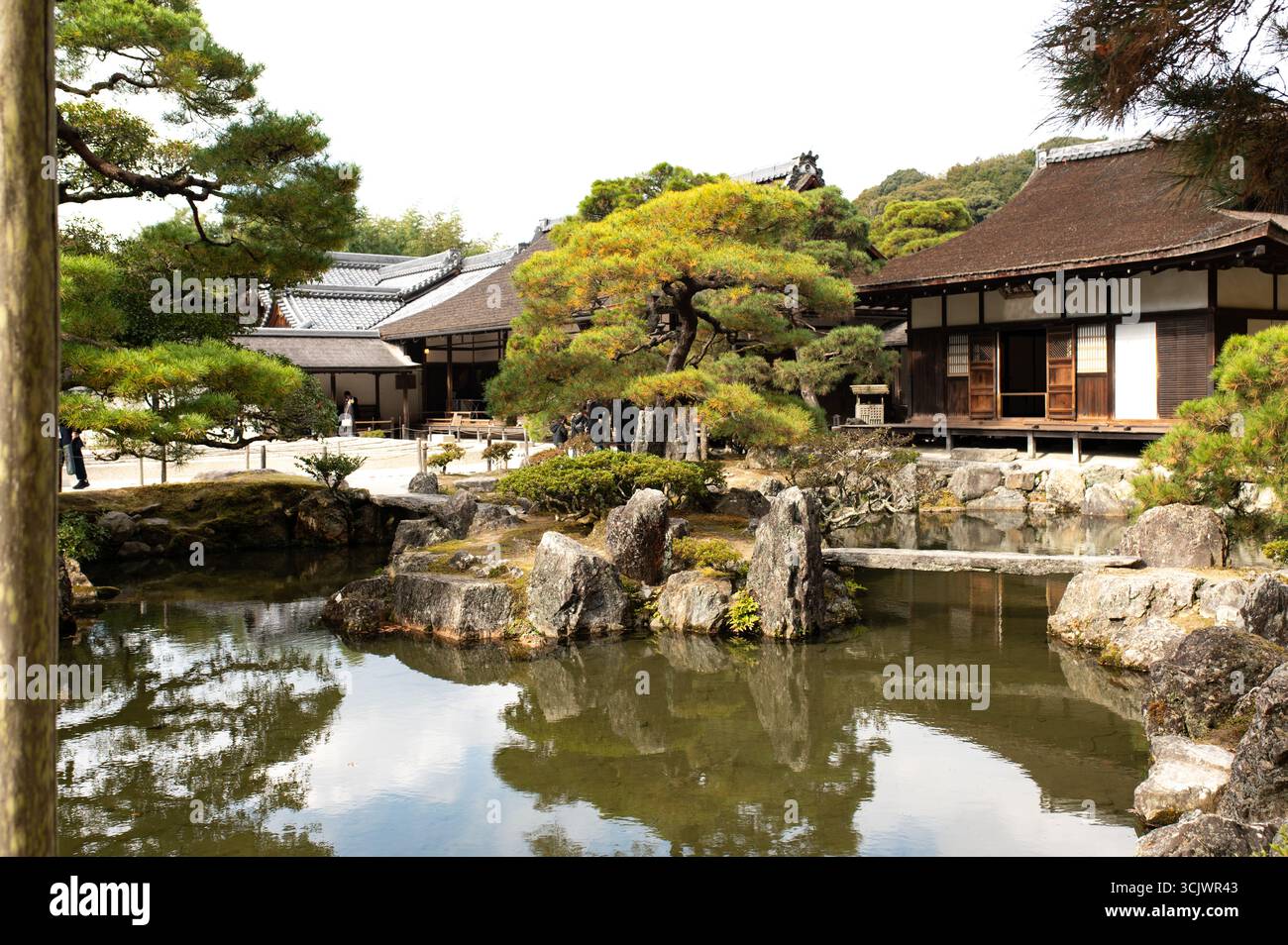 Traditioneller Zen-Garten und hölzerner Pavillon am Ginkaku-JI-Tempel in Kyoto Stockfoto