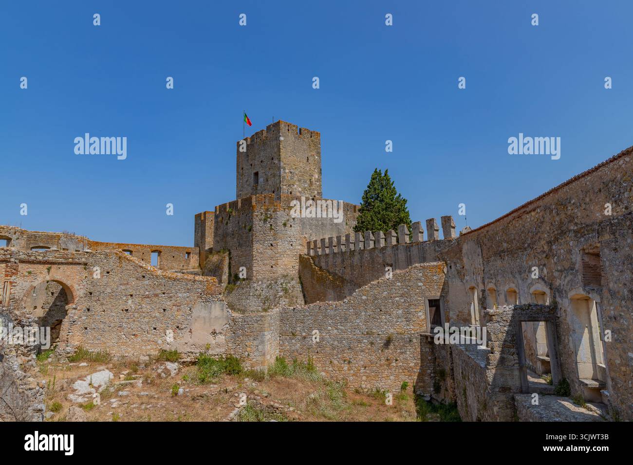 Blick auf die Templerburg und das Kloster Christi in Tomar, Portugal Stockfoto