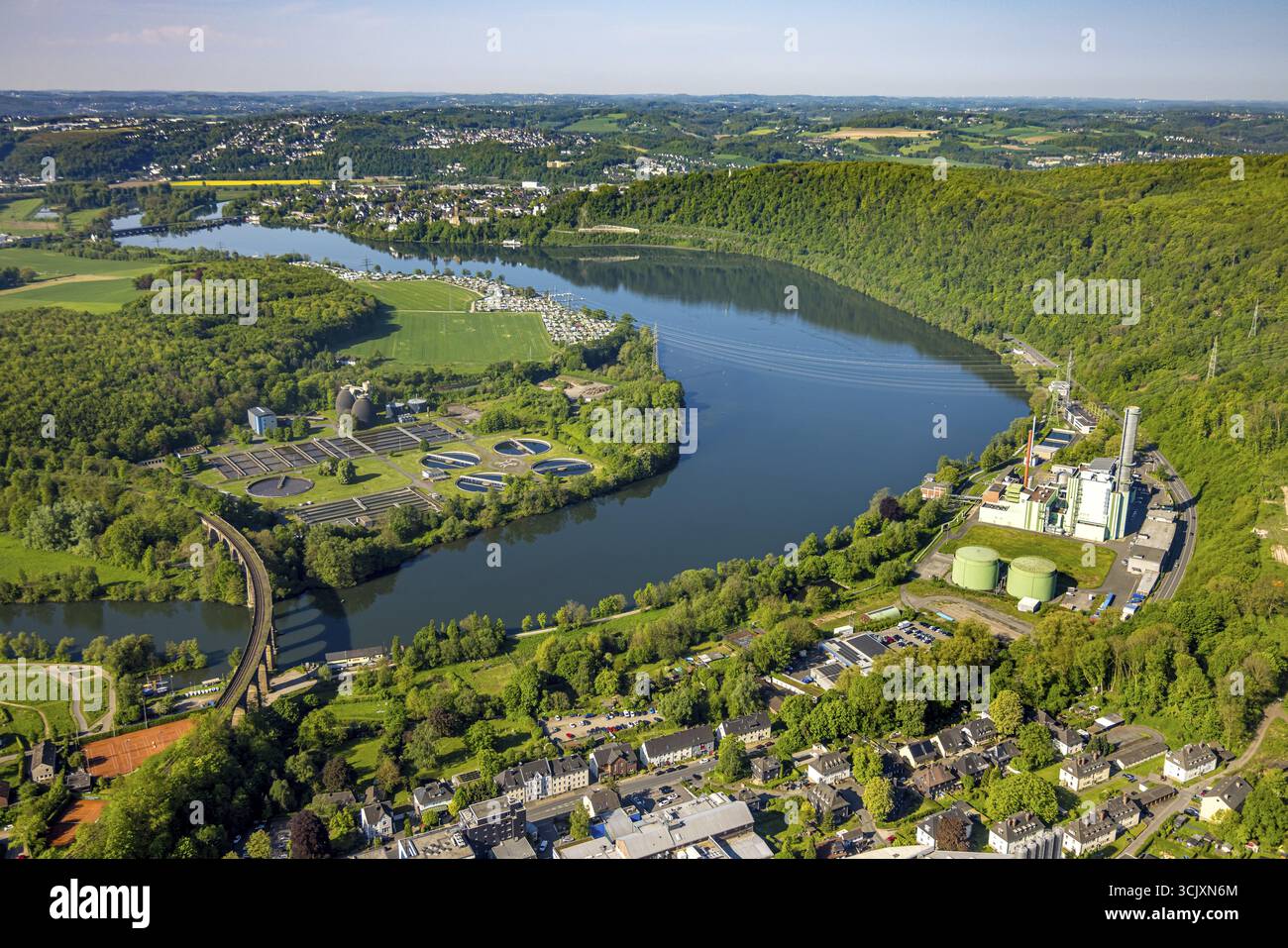 Luftaufnahme, Blick auf den Harkortsee und das Ardeygebirge mit Wetter, Ruhrviadukt mit Ruhrverband Klaerwerk Hagen, Campingplätze Caravan- und Wassersport Stockfoto