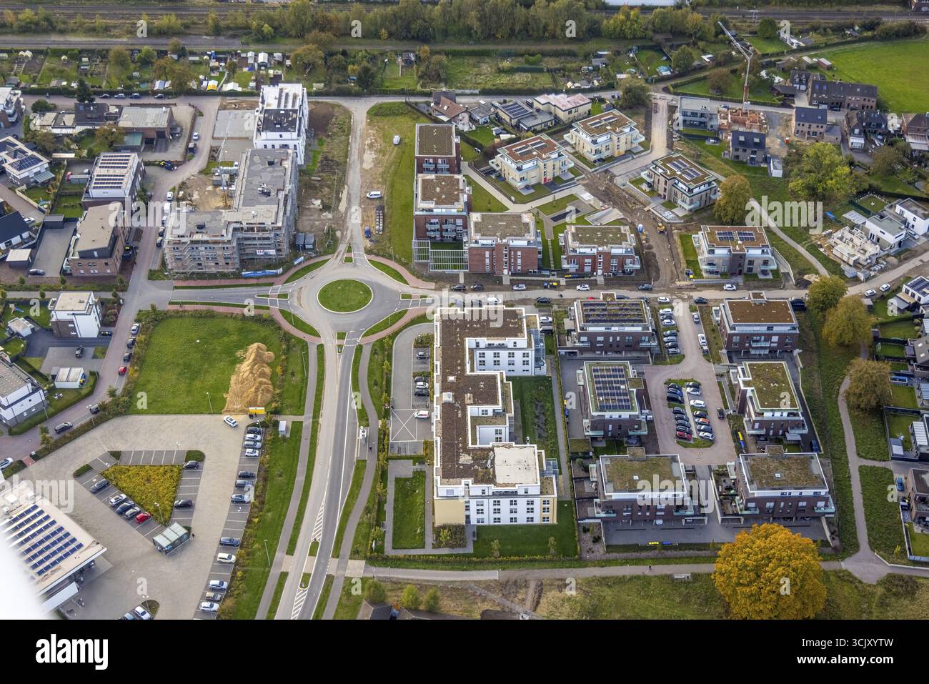 Luftaufnahme, Wohnkomplex und Wohnsiedlung in Neuseeland Goch, Neubaugebiet am Emmericher Weg und Ostring mit Kreisverkehr, Kreisverkehr, Stockfoto