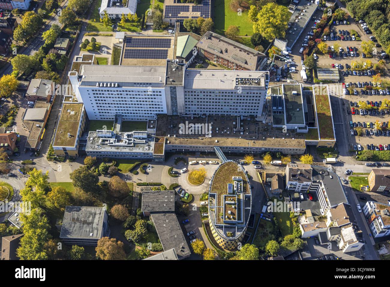 Luftaufnahme, Krankenhaus St. Marien, Ovalgebäude MVZ Prof. Dr. Uhlenbrock und Partner, Luenen, Ruhrgebiet, Nordrhein-Westfalen, Deutschland, Architektur Stockfoto