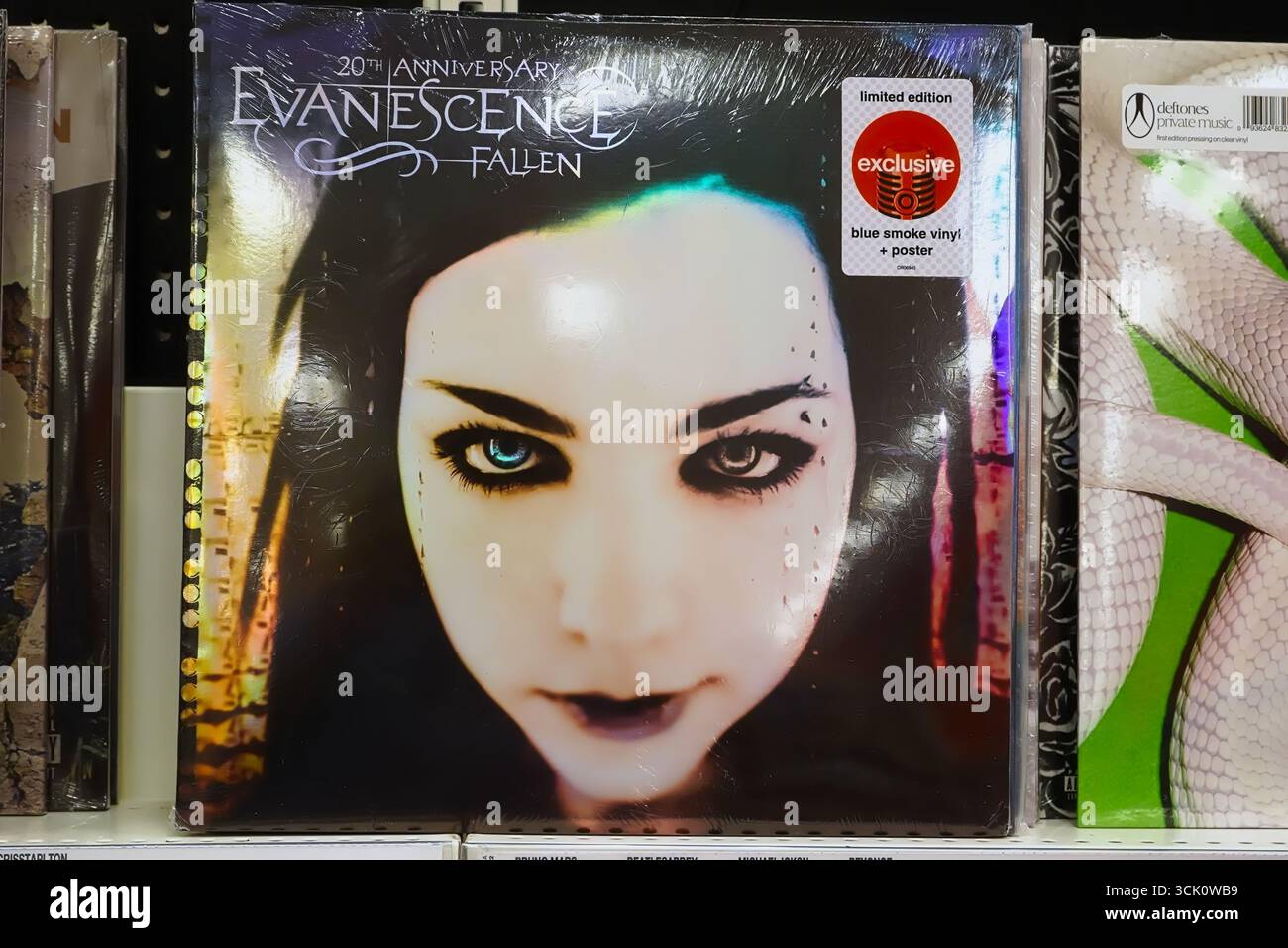 New York, NY - 5. September 2025: Evanescence Fallen 20th Anniversary Edition Album Vinyl-Album Close up. Neu erstellt und erweitert, Stockfoto