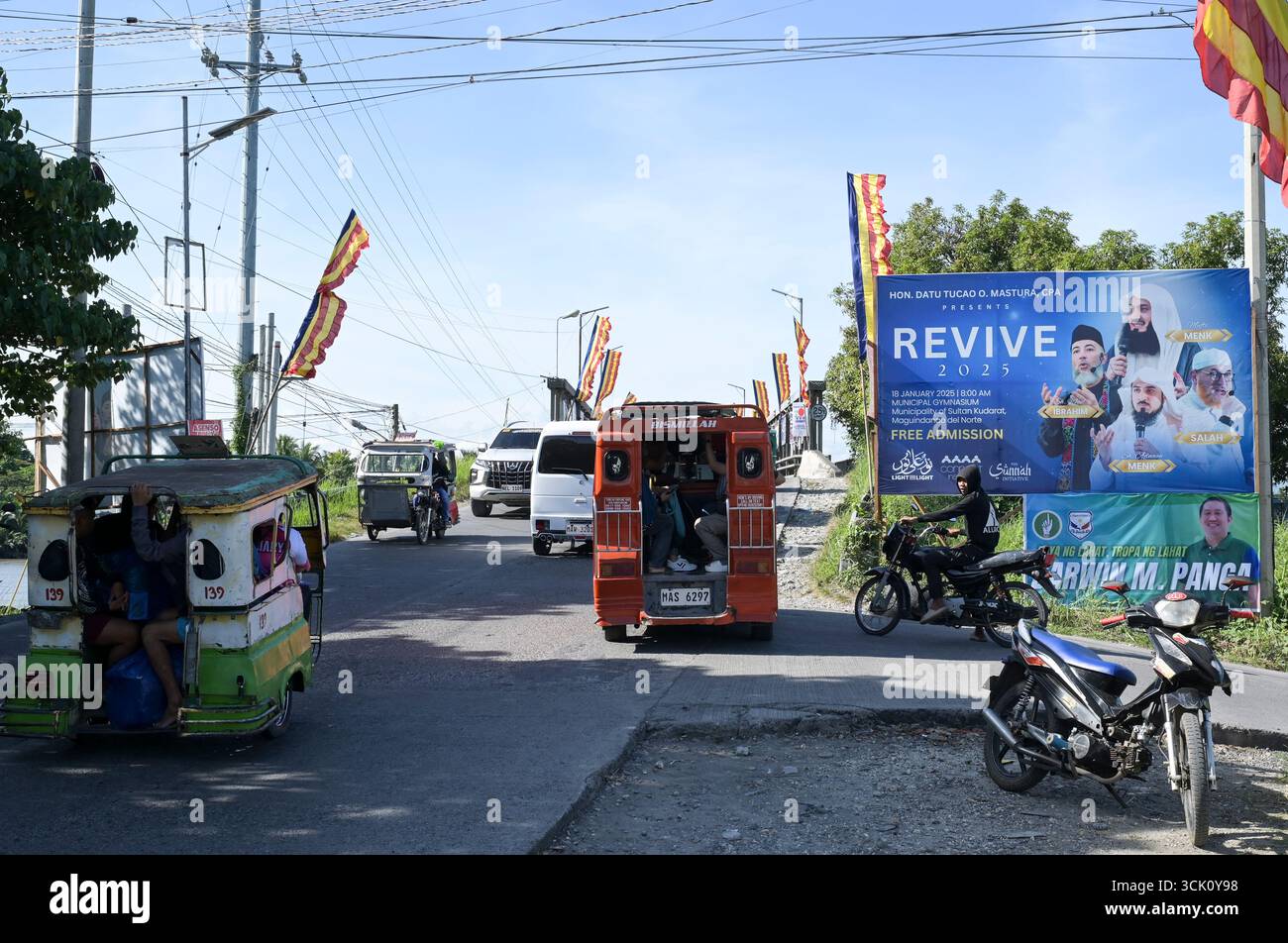 PHILIPPINEN, Mindanao Island, Bangsamoro autonome Region in muslim Mindanao BARMM, Stadt Cotabato, Plakat mit Veranstaltung mit islamischem Führer / PHILIPPINEN, Bangsamoro muslimische Automome Region auf Mindanao, Cotabato Stadt, Plakat mit Veranstaltung mit Islam Predigern Stockfoto