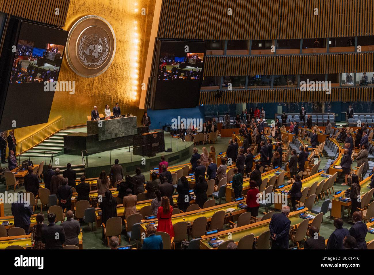 New York, NY, 9. September 2025: Delegationen von Staatsmitgliedern legen während der 80. Sitzung der ersten Versammlung am 9. September 2025 im UN-Hauptquartier in New York, NY, eine Schweigeminute ein. Quelle: Lev Radin/Alamy News Live Stockfoto