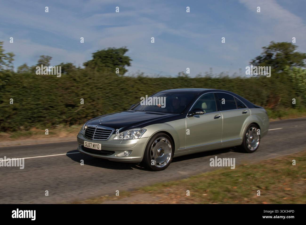 2007 Black Gold Mercedes Benz S320 CDI Auto Limousine 2987 ccm, 3,0-Liter-V6-Dieselmotor, S-Klasse der W221-Generation; Fahrt nach Congleton, Cheshire Classic Car Show, Großbritannien Stockfoto