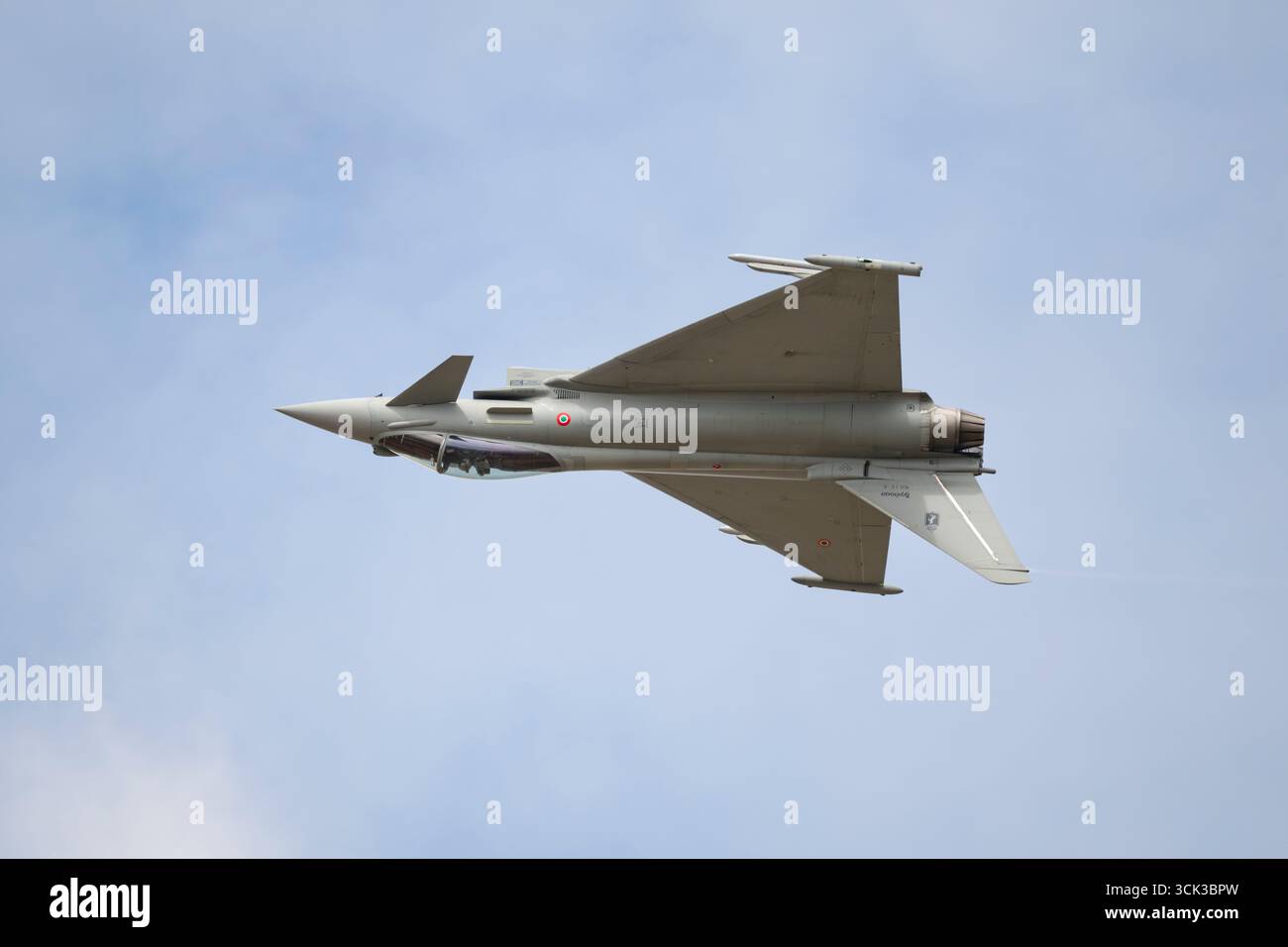 Die italienische Luftwaffe Eurofighter EF2000 Taifun-Kampfflugzeug der Reparto Sperimentale di Volo probt ihre Kunstflugshow auf der RIAT Stockfoto