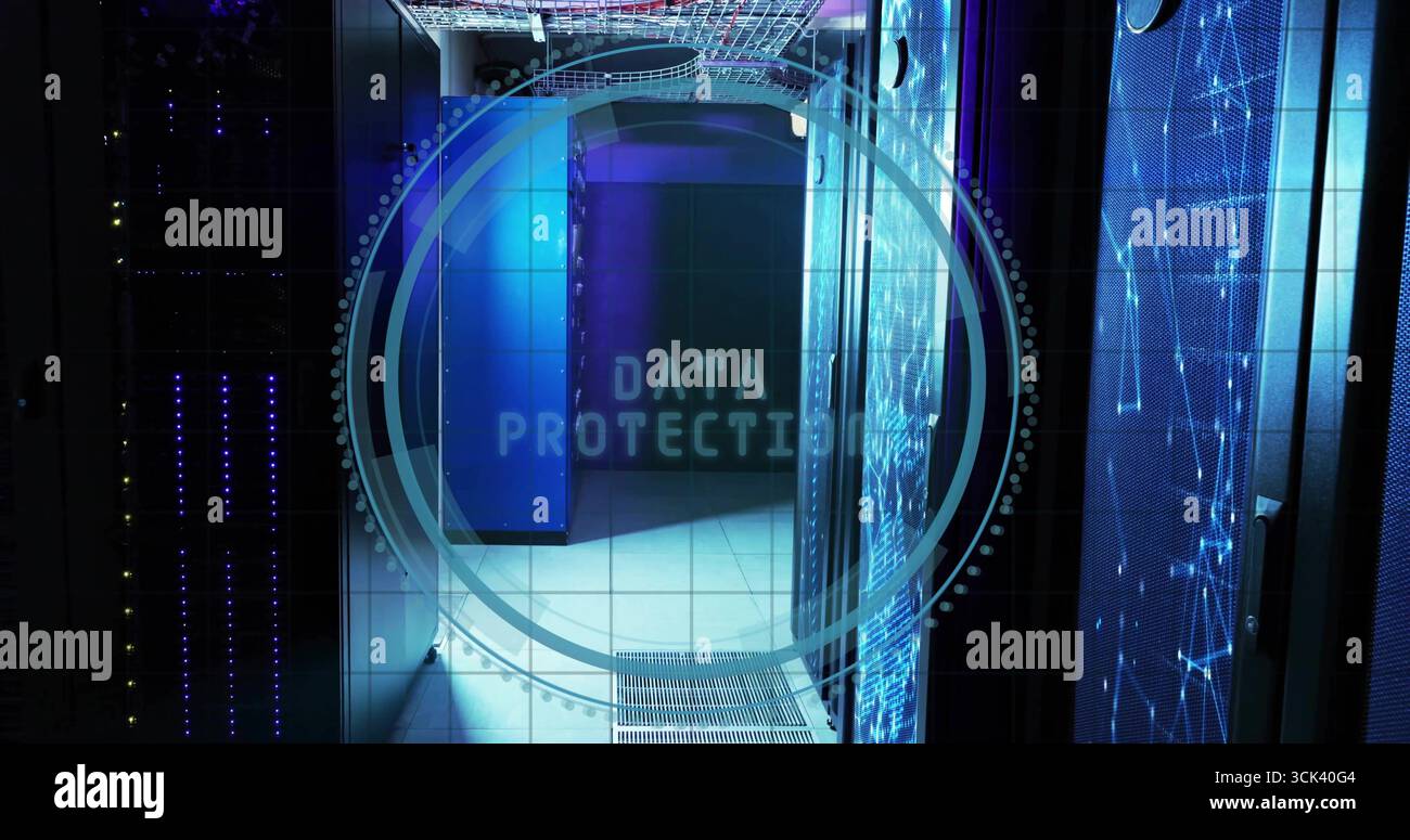 Server-Racks, die den zentralen Korridor des Rechenzentrums füllen, mit blinkenden LEDs, digitale Kabeltrassen Stockfoto