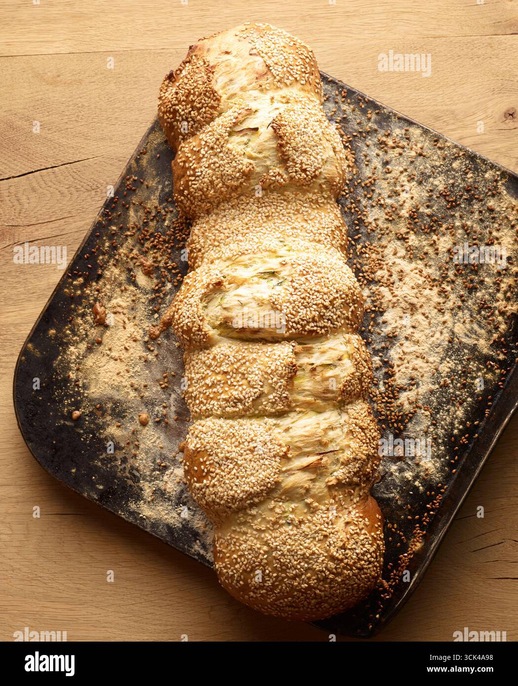 Griechisches Brot mit Sesamsamen Stockfoto