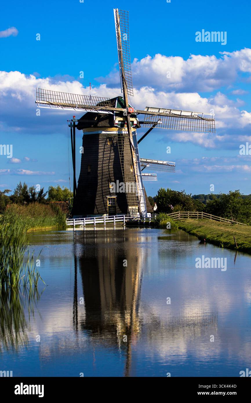 2025.08.24, Windmühlen in Molendriegang Stompwijk, Leidschendam, Niederlande. Stockfoto