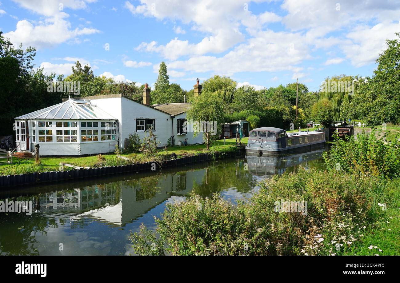Das alte Schleusenhäuschen am South Mill Lock in der Nähe von Bishop's Stortford Stockfoto