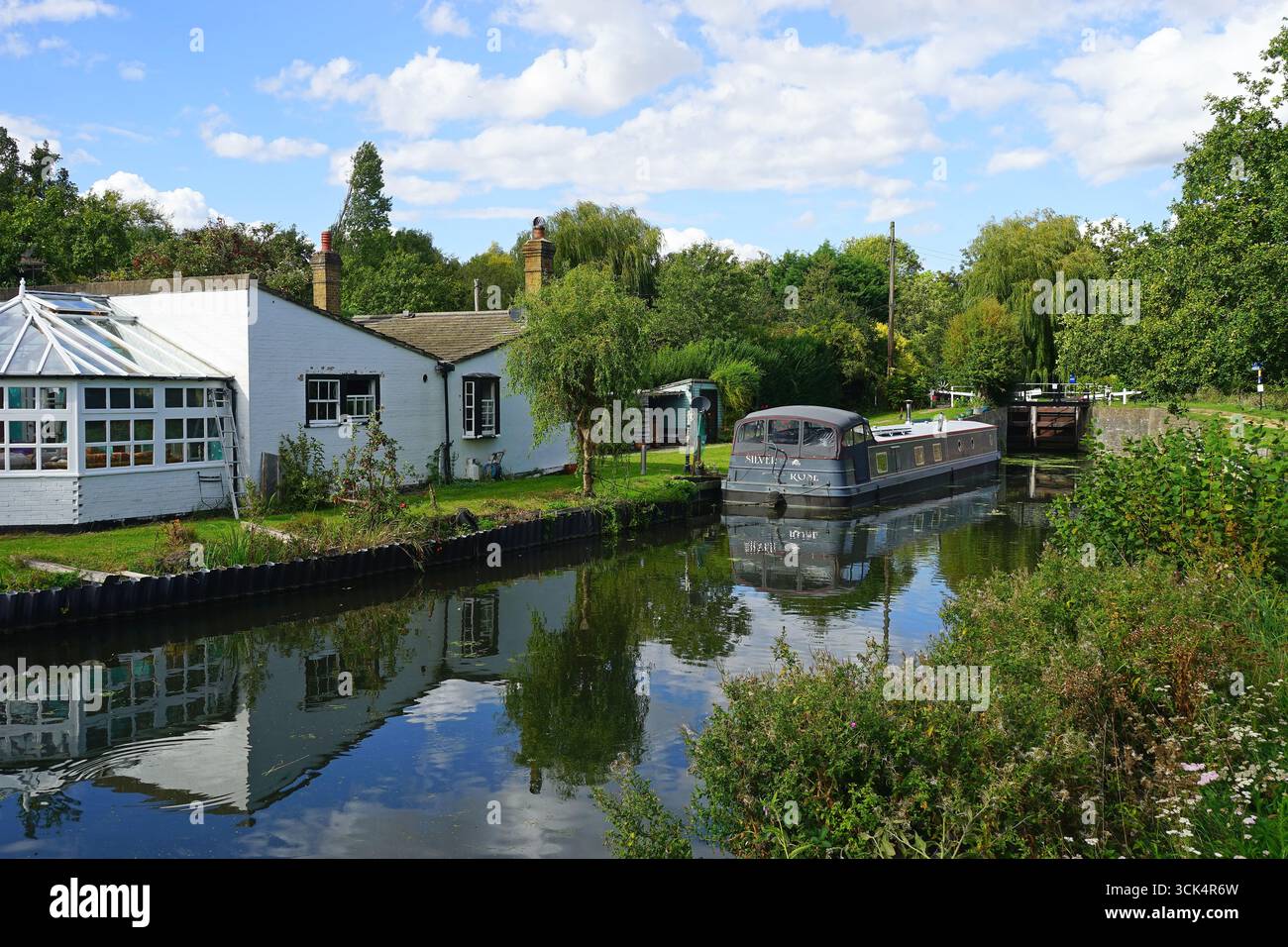 Das alte Schleusenhäuschen am South Mill Lock in der Nähe von Bishop's Stortford Stockfoto