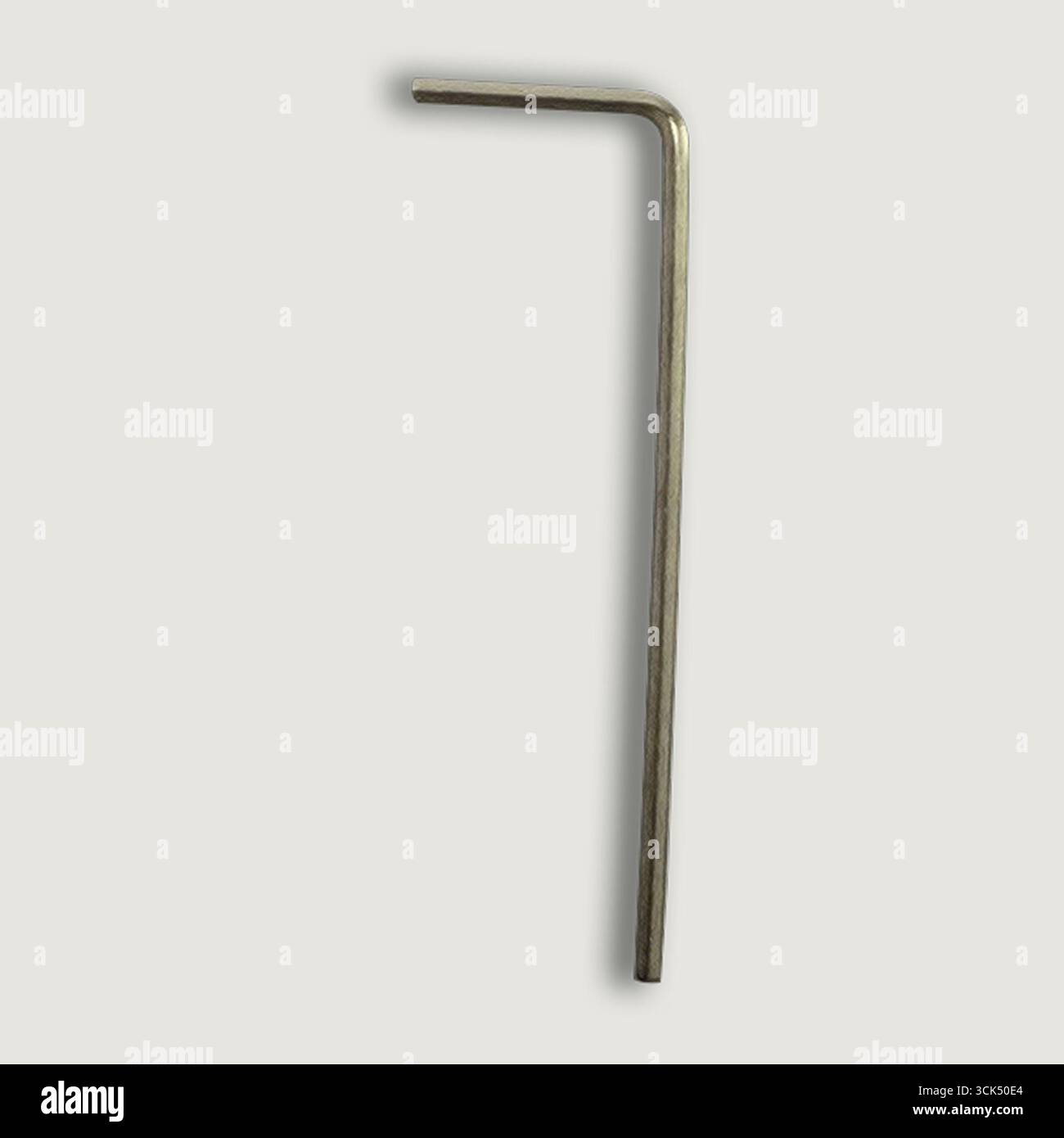 Ein L-förmiger Sechskantschlüssel aus Metall zum Schrauben von Schrauben und Schrauben mit Innensechskant. Stockfoto