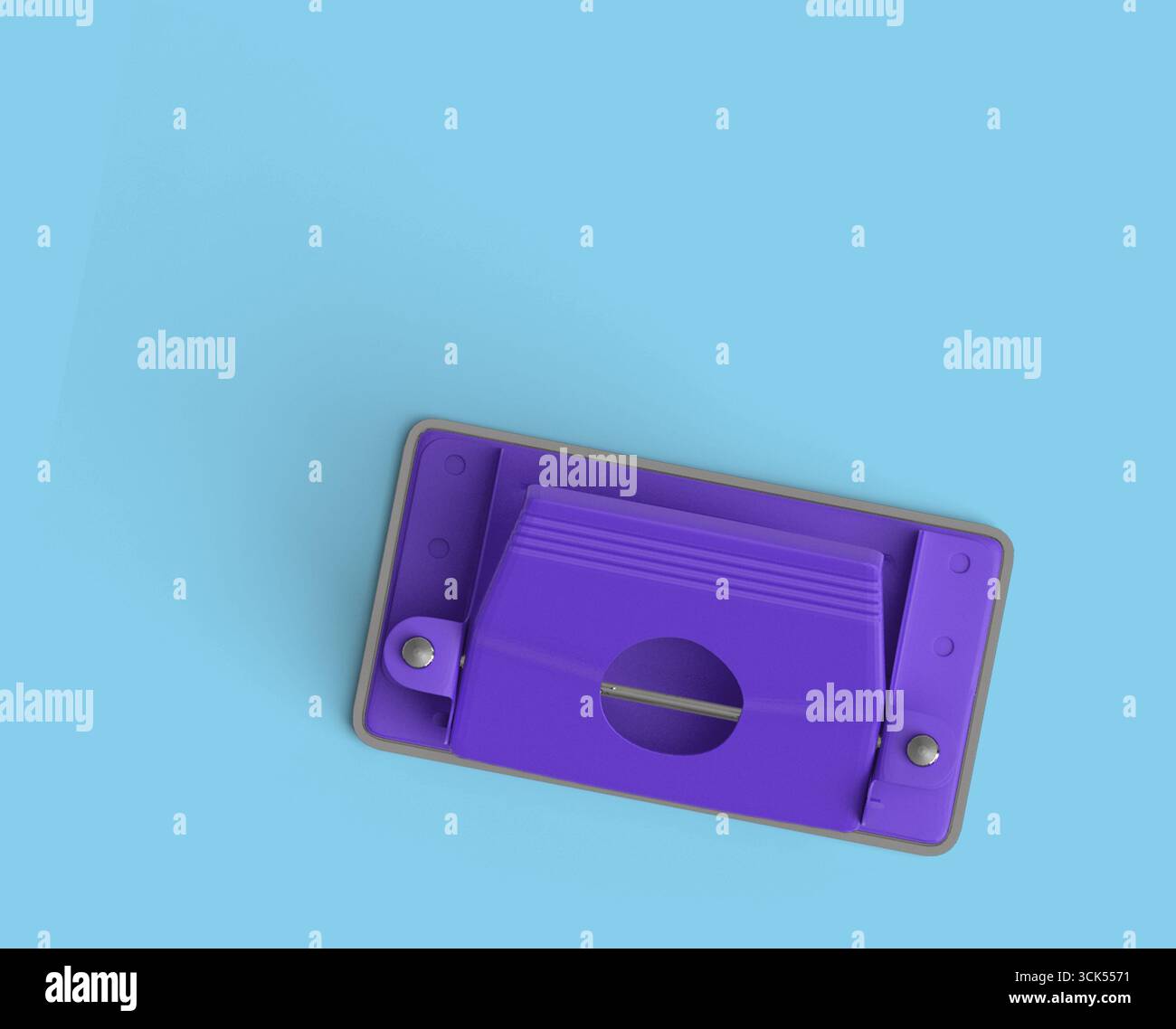 Ein violettes Werkzeug zum Schneiden oder Formen von Materialien mit einem einfachen, funktionalen Design. Stockfoto