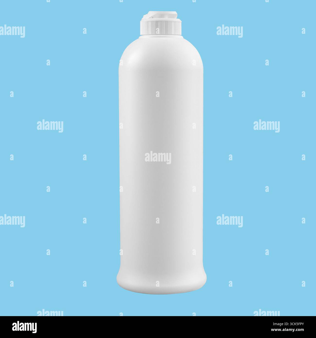 Eine einfache weiße Kunststoffflasche für verschiedene Flüssigkeitsinhalte. Stockfoto