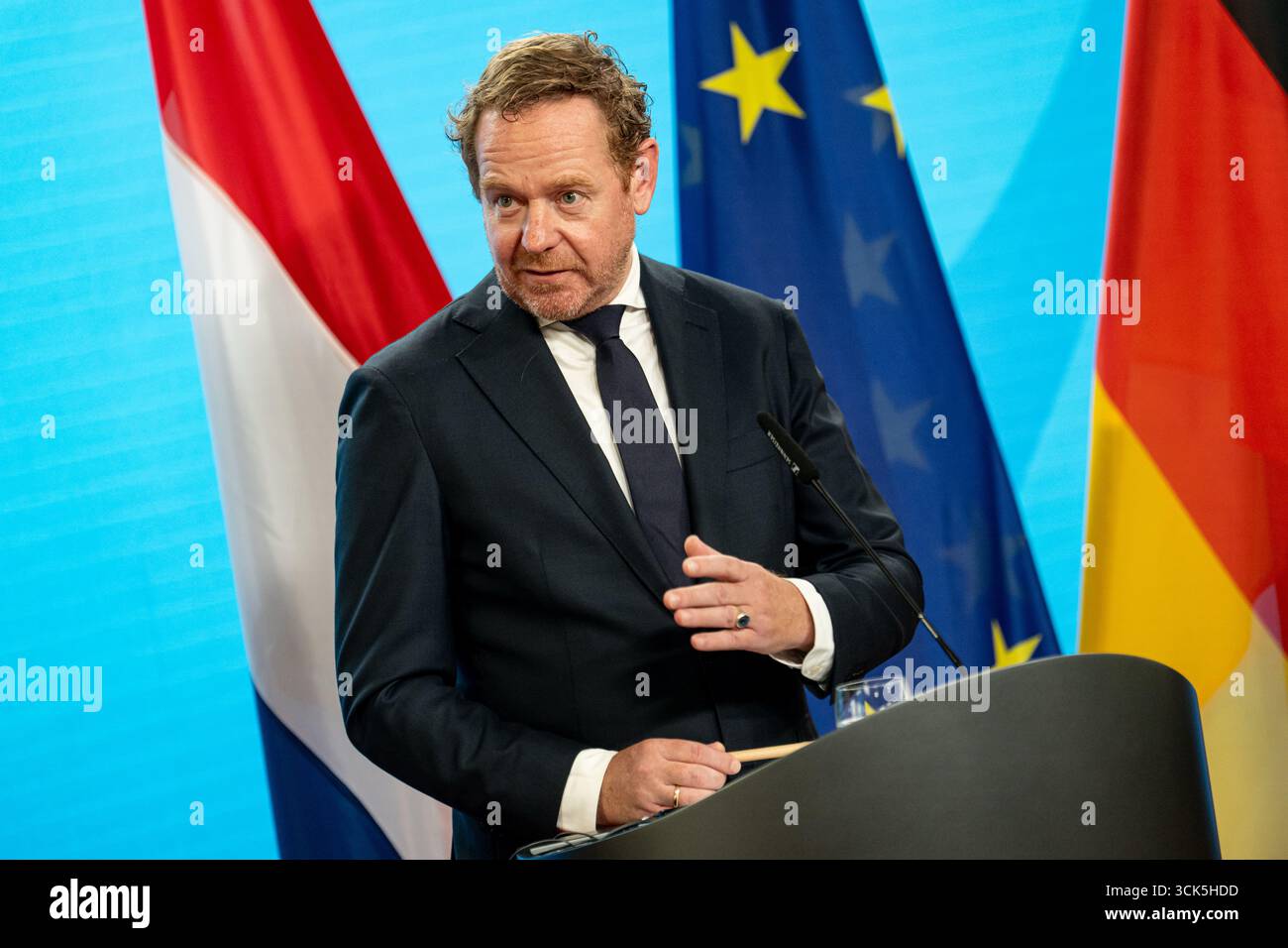 Berlin, Deutschland. September 2025. David van Weel, Außenminister der Niederlande, spricht auf einer Pressekonferenz im Auswärtigen Amt. Quelle: Fabian Sommer/dpa/Alamy Live News Stockfoto
