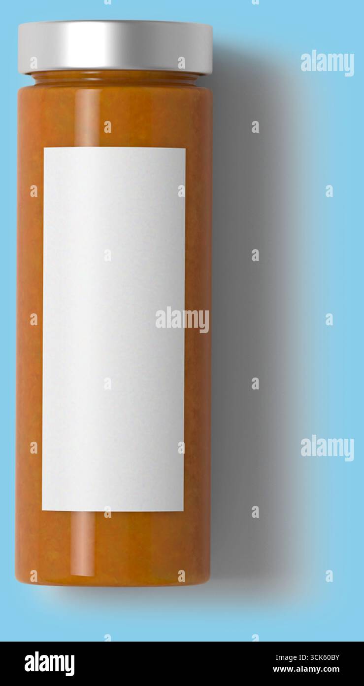 Eine durchsichtige Flasche, gefüllt mit einer orangefarbenen Substanz, mit einem leeren Etikett zur individuellen Anpassung. Stockfoto