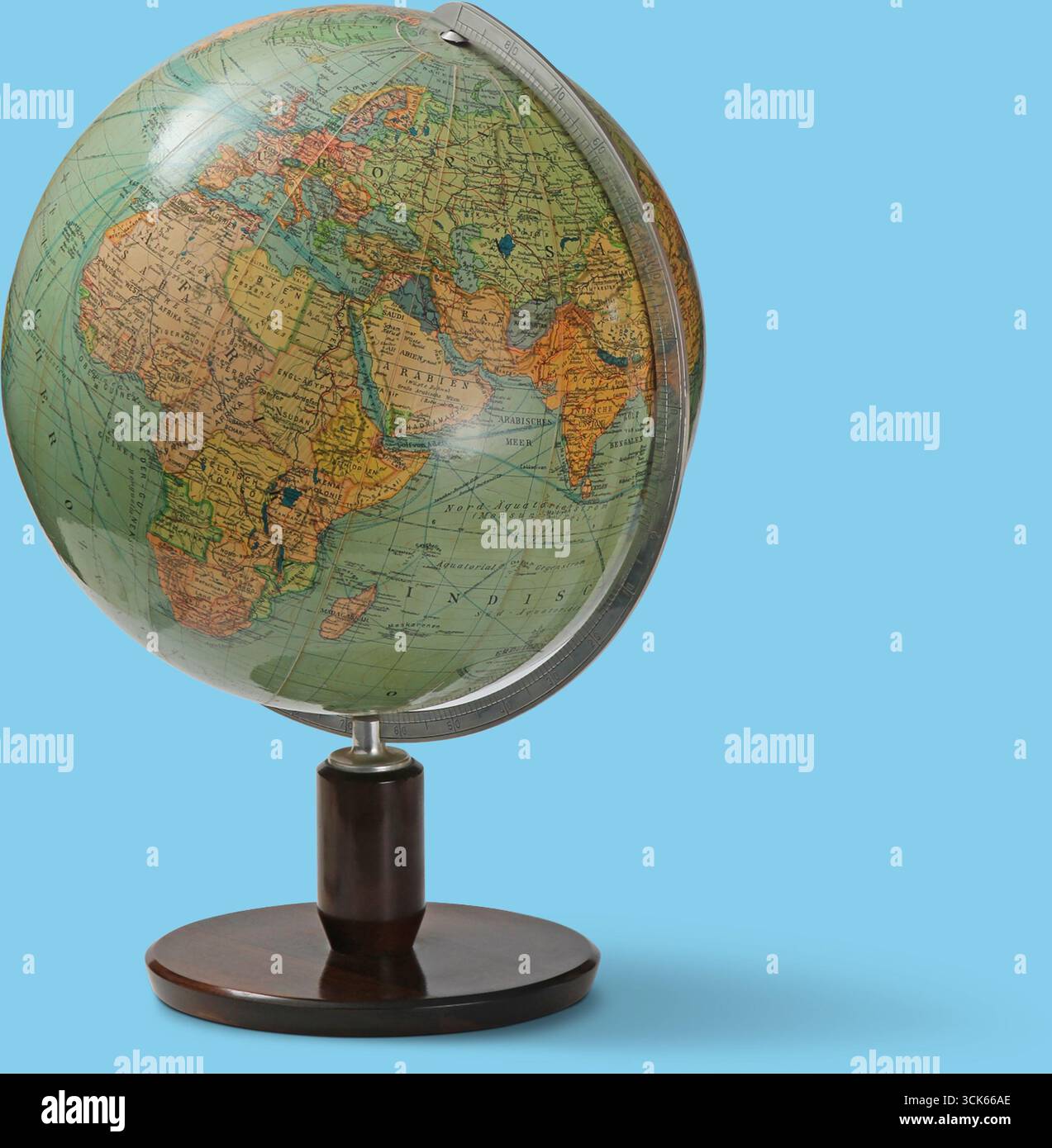 Ein detaillierter Globus mit Kontinenten, Ländern und Ozeanen, der für Bildungszwecke und geografische Referenz verwendet wird. Stockfoto