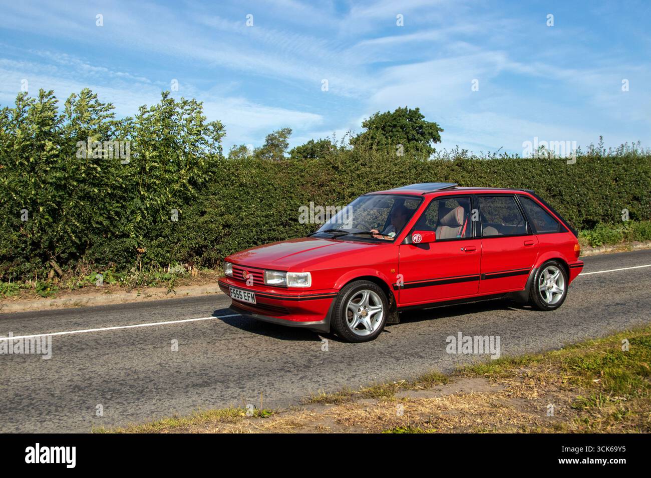 1988 80er Jahre Red MG Maestro 2,0 EFI Car Hatchback Benzinmotor 1998 ccm; Reise nach Congleton, Cheshire Classic Car Show, Großbritannien Stockfoto