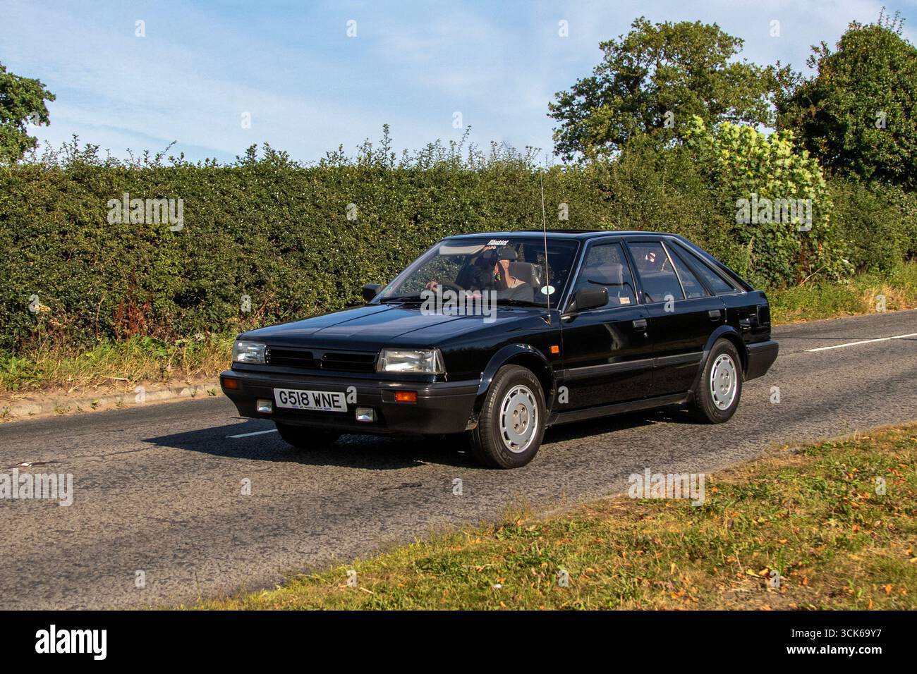 Black Nissan Bluebird LX Car Hatchback Benzinmotor der 1990 90er Jahre, 1598 ccm; Reise nach Congleton, Cheshire Classic Car Show, Großbritannien Stockfoto