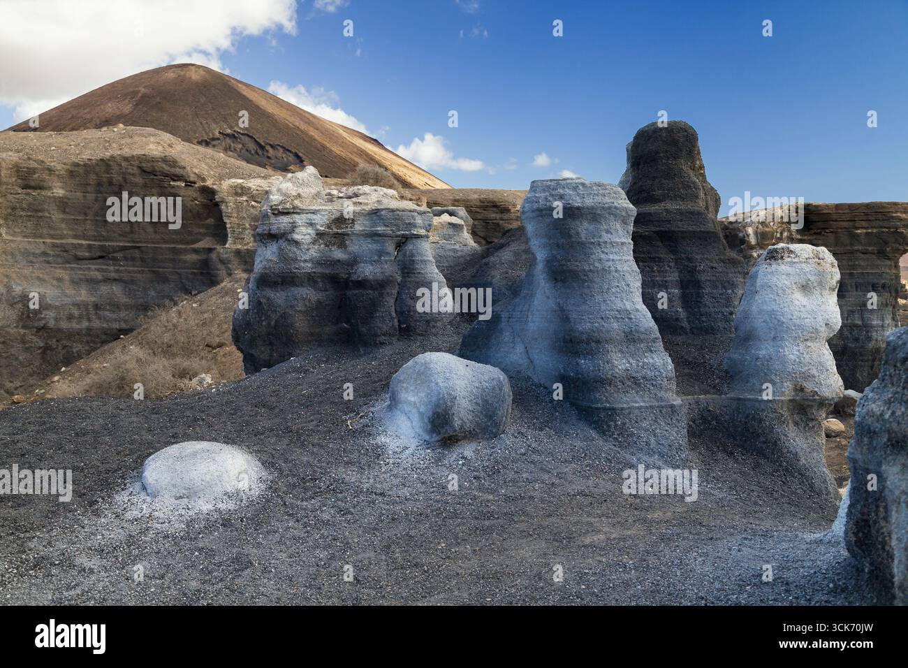 Pinnacles in Stratified City und Guenia Mountain, Lanzarote, Kanarische Inseln, Spanien. Stockfoto