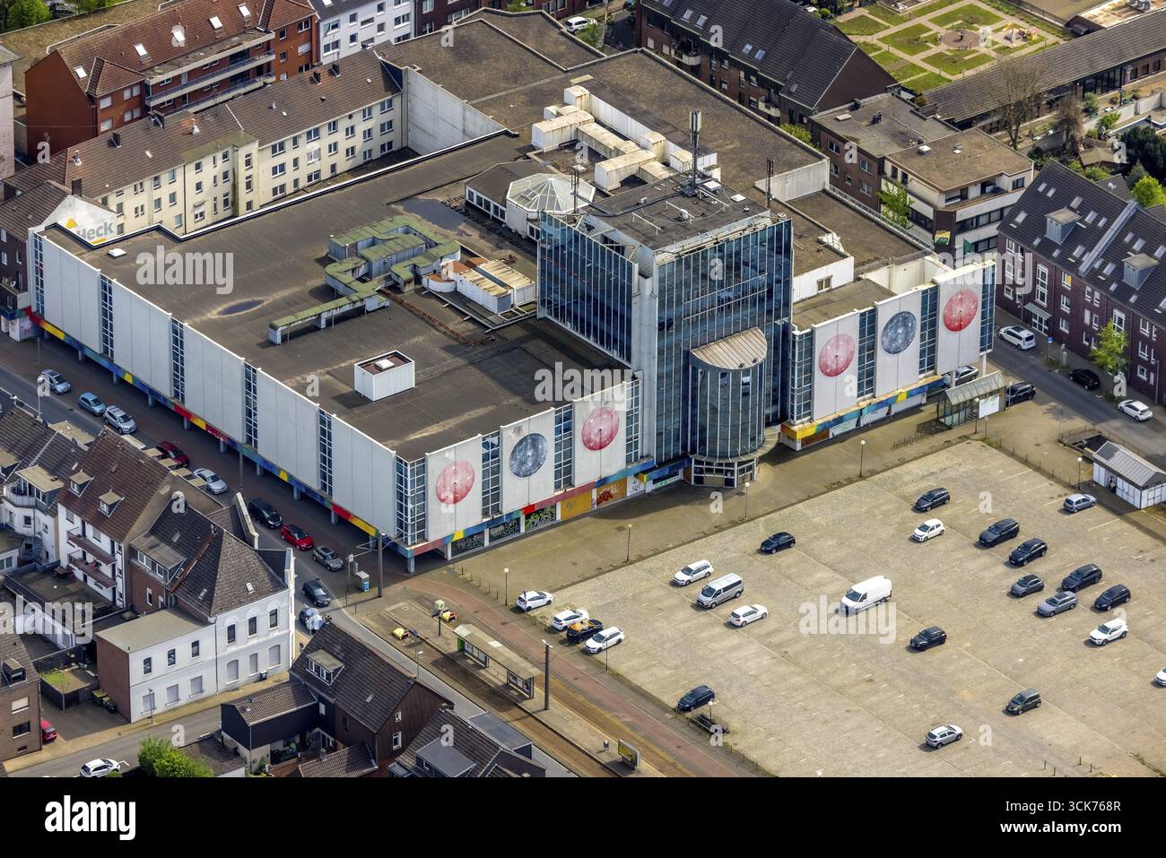 Neumarkt mit ehemaligem möbelhaus finke -Fotos und -Bildmaterial in hoher Auflösung – Alamy