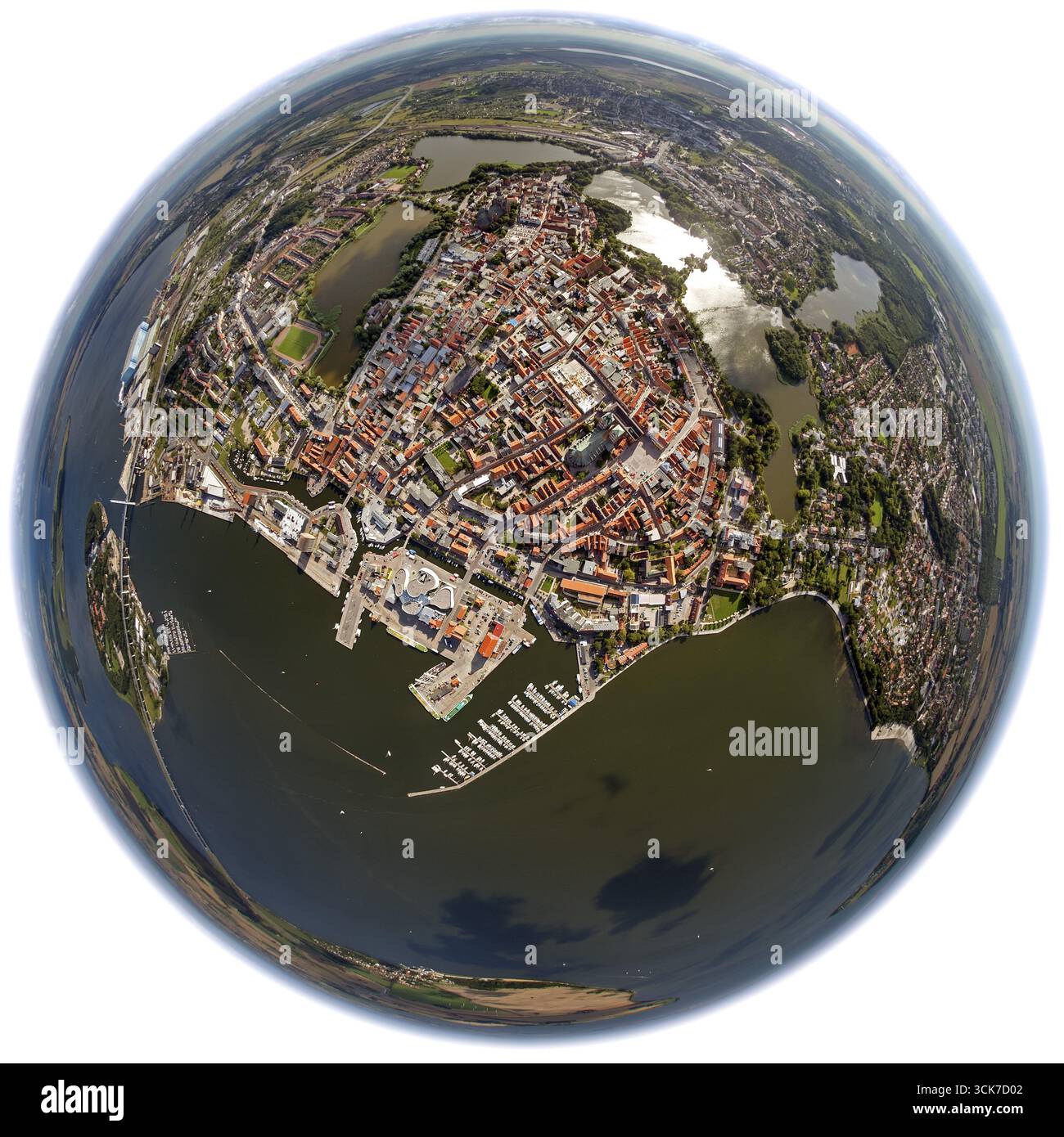 Stadtzentrum, Stadt, Stralsund, Ostsee, Mecklenburg-Vorpommern, Deutschland, Europa, Luftaufnahme, Vogelperspektive, Luftaufnahme, Luftpho Stockfoto