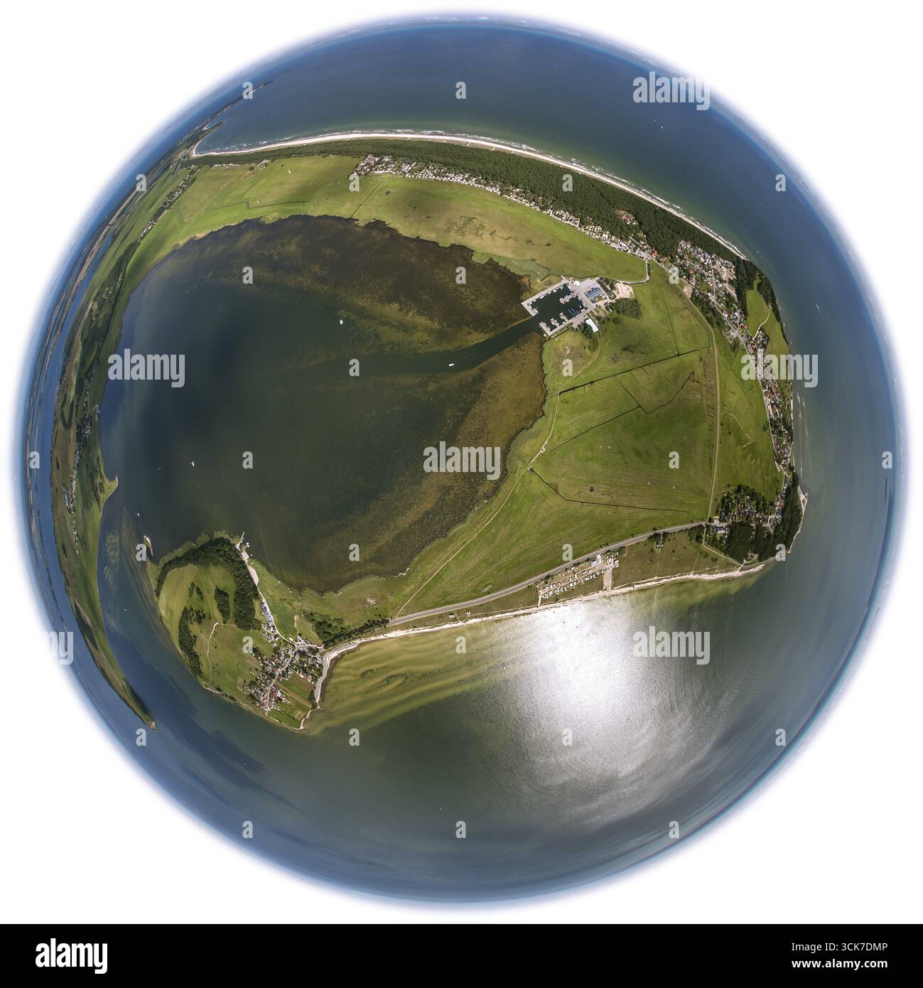 Luftaufnahme, Biosphärenreservat Südosten Rügen, Mönchgut Suedpferd, Zickersee, Fischaugenlinse, Rundbild, Thiessow, Insel Rügen, Mecklenburg-V Stockfoto