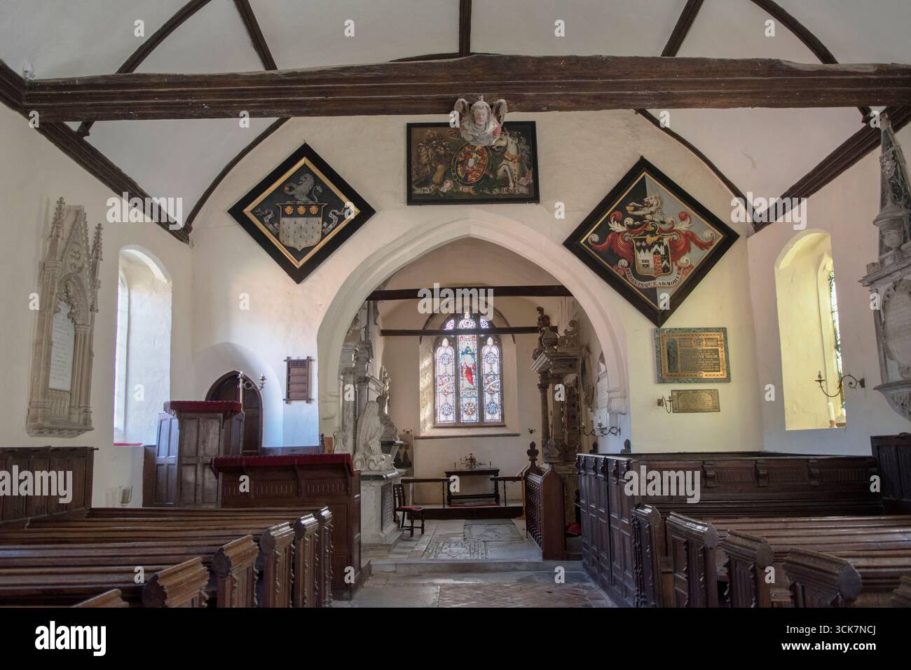 Die Strensham Worcestershire Church of St John the Baptist ist eine überflüssige anglikanische mittelalterliche Kirche. Sowohl das Schiff als auch der Chor haben Tonnendächer. Strensham, Worcestershire, England, 2019 2010er Jahre Großbritannien HOMER SYKES Stockfoto Die Strensham Worcestershire Church of St John the Baptist ist eine überflüssige anglikanische mittelalterliche Kirche. Sowohl das Schiff als auch der Chor haben Tonnendächer. Strensham, Worcestershire, England, 2019 2010er Jahre Großbritannien HOMER SYKES Stockfoto
