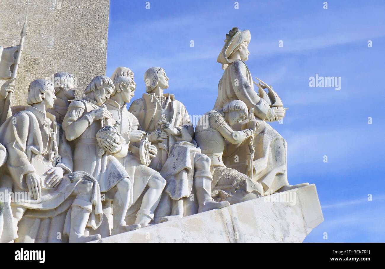 Westliches Profil des Denkmals der Entdeckungen, zum Gedenken an das portugiesische Zeitalter der Entdeckungen, am Flussufer des Tejo in Lissabon, Portugal, Europa Stockfoto