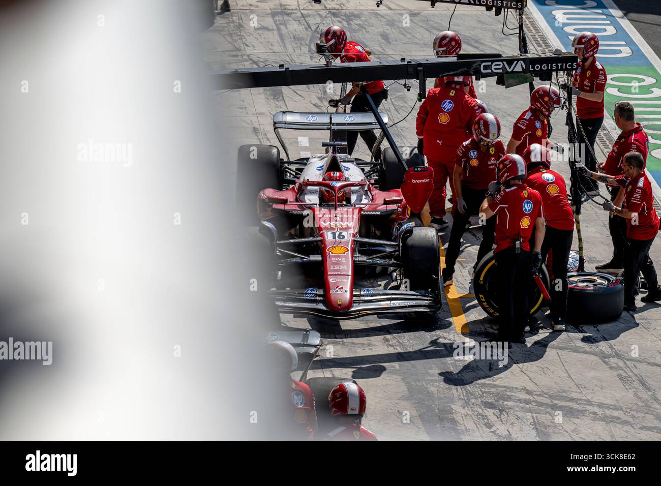 Monza, Italien, 5. September 2025, Charles Leclerc aus Monaco tritt für Ferrari an. Das Grand Prix Training von Italien 2025 findet in Monza, Italien, statt. Quelle: Michael Potts/Alamy Live News Stockfoto