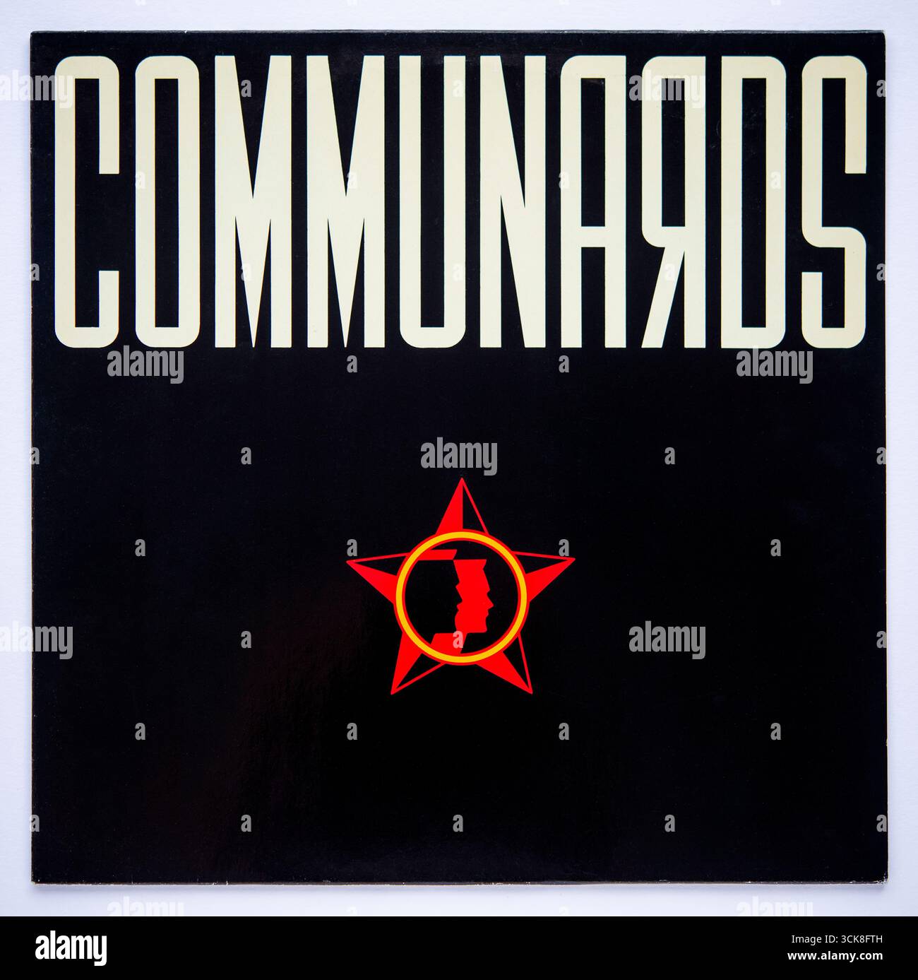 LP-Cover des selbstbetitelten Debütalbums des britischen Synth-Pop-Duos The Communards, das 1986 veröffentlicht wurde Stockfoto