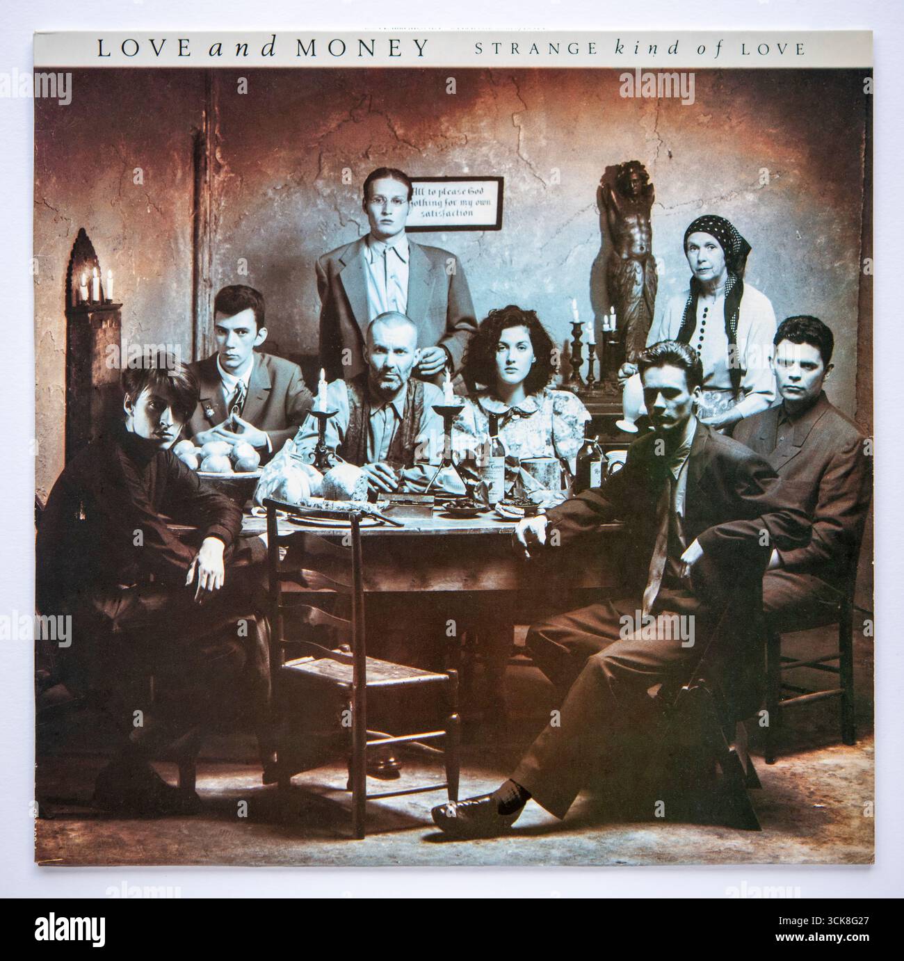 LP-Cover von Strange Kind of Love, dem zweiten Studioalbum der schottischen Band Love and Money, das 1988 veröffentlicht wurde Stockfoto