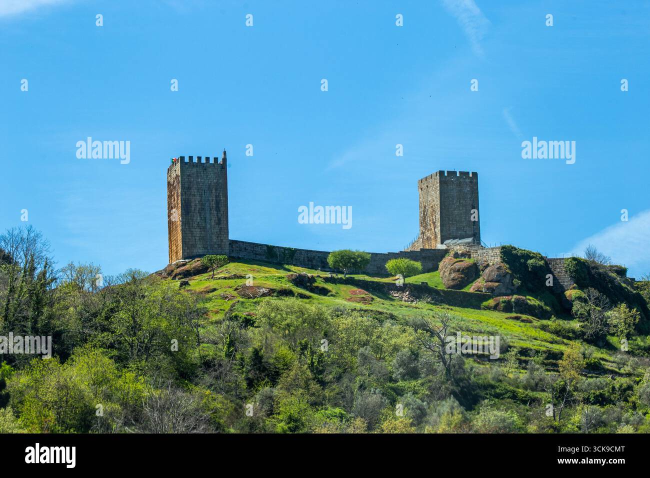 Die Burg im mittelalterlichen portugiesischen Dorf Linhares de Beira Portugal Stockfoto
