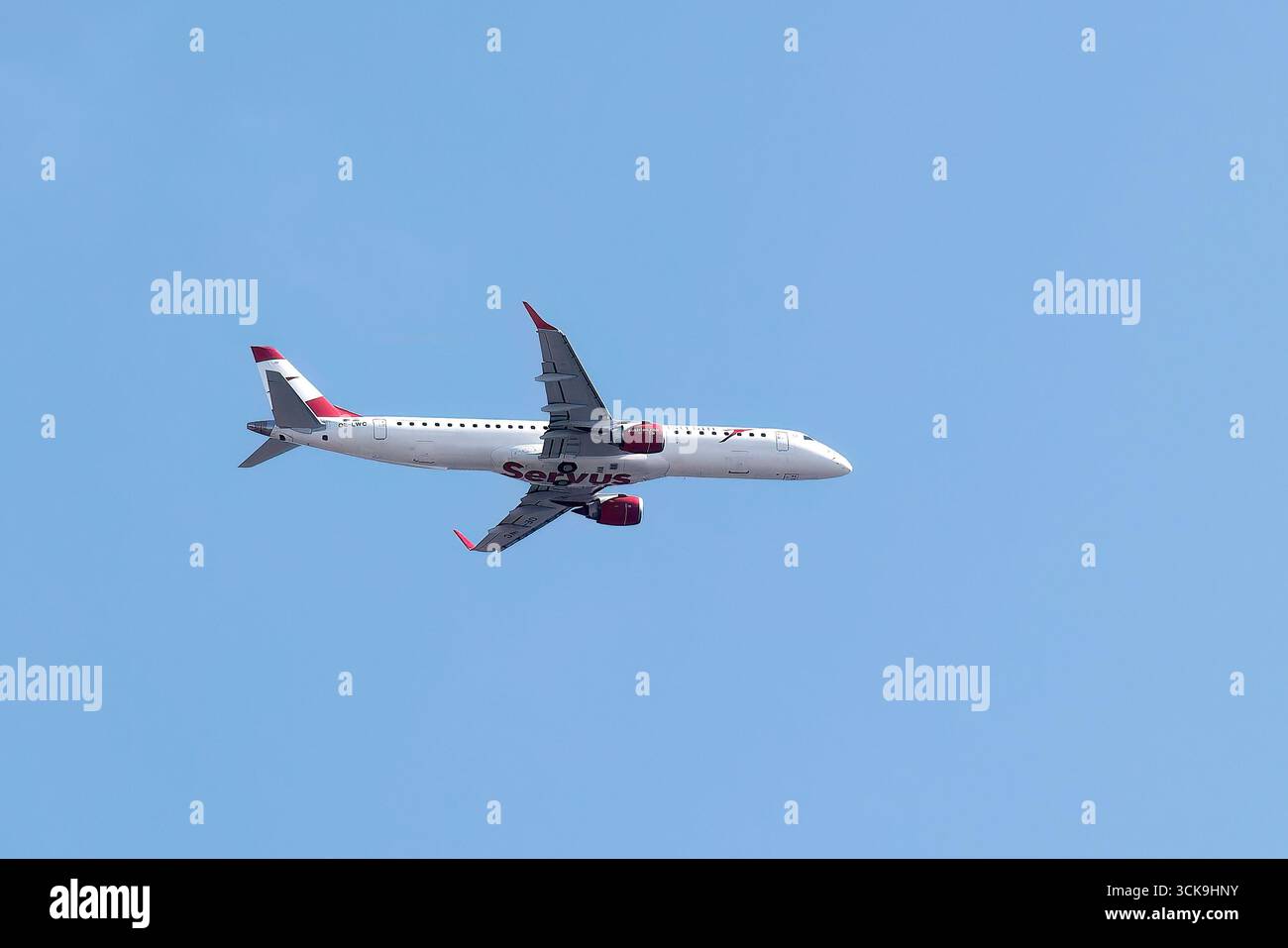 Austrian Airlines (ist das Flaggenunternehmen Österreichs) - Flugzeug Embraer 195, Budapest, Ungarn, Europa Stockfoto