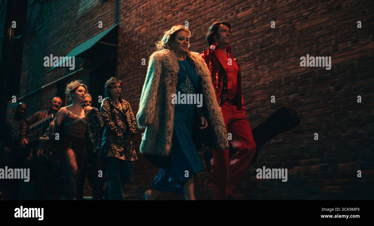 ERSCHEINUNGSDATUM: 26. Oktober 2025 TITEL: Song Sung Blue STUDIO: Focus Features REGISSEUR: Craig Brewer PLOT: Eine inspirierende Darstellung von Milwaukees Neil Diamond Tribute Band/Ehemann und Frau, das Duo Lightning & Thunder und ihre tragische Liebesgeschichte singt. MIT Jim Belushi als Tom D’Amato, Ella Anderson als Rachel, Michael Imperioli als Mark Shurilla, King Princess als Angelina, Kate Hudson als Claire Stengl und Hugh Jackman als Mike Sardina. (Credit Image: © Focus Features/Entertainment Pictures/ZUMAPRESS.com) NUR REDAKTIONELLE VERWENDUNG! Nicht für kommerzielle ZWECKE! Stockfoto