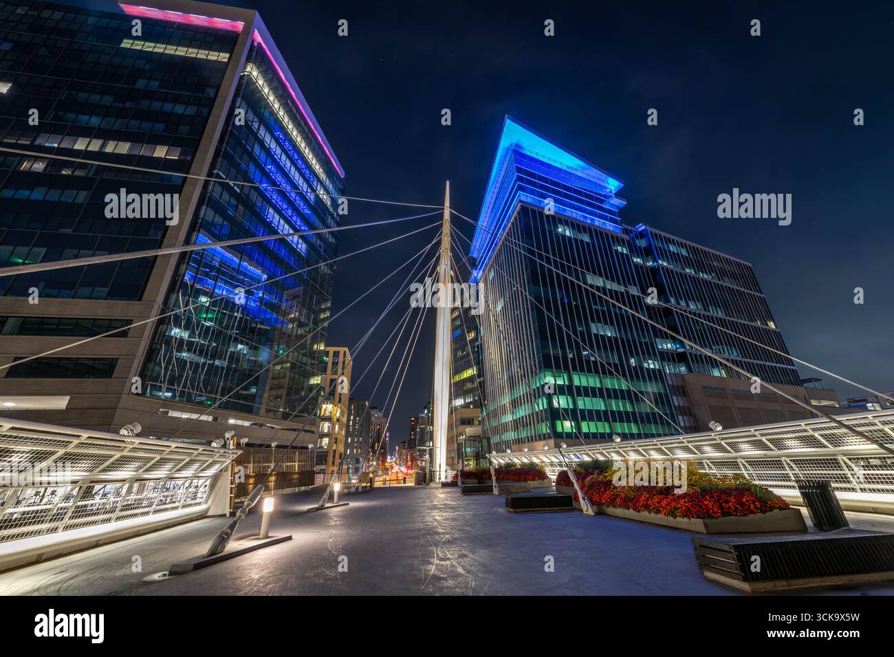Denver's Millennium Bridge bei Nacht Stockfoto