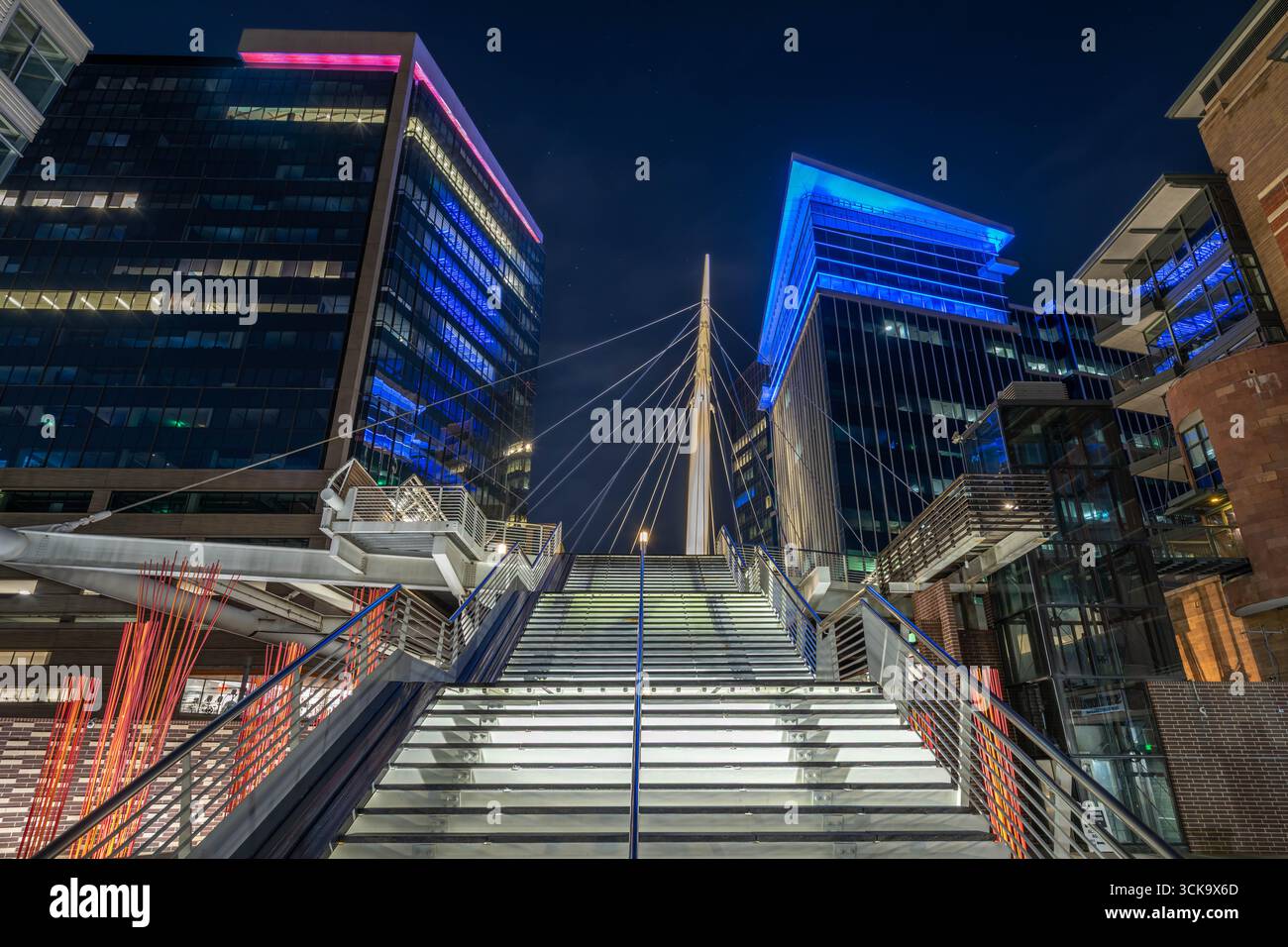 Denver's Millennium Bridge bei Nacht Stockfoto
