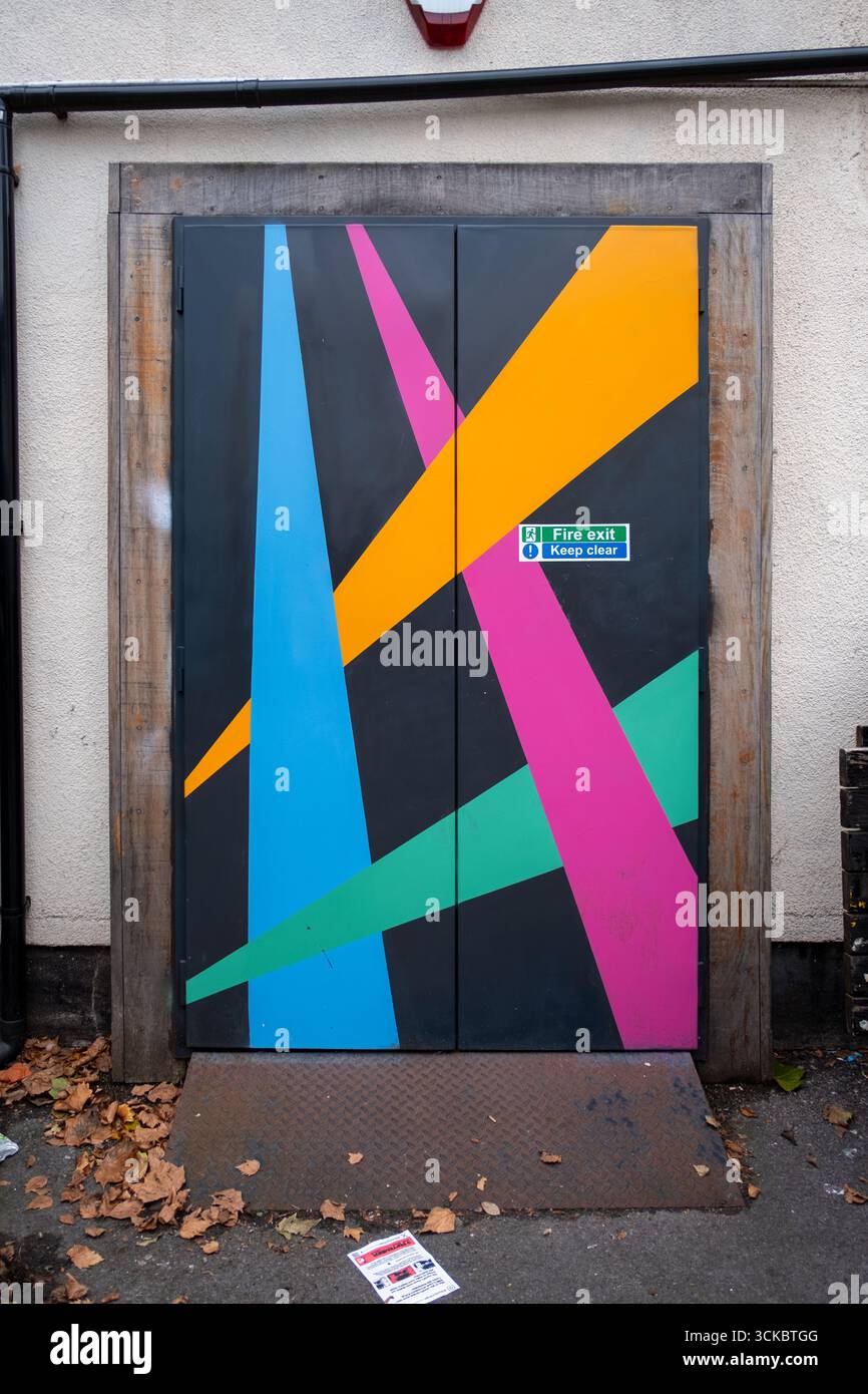 Straßenkunst an einer Tür, Bristol, Großbritannien Stockfoto