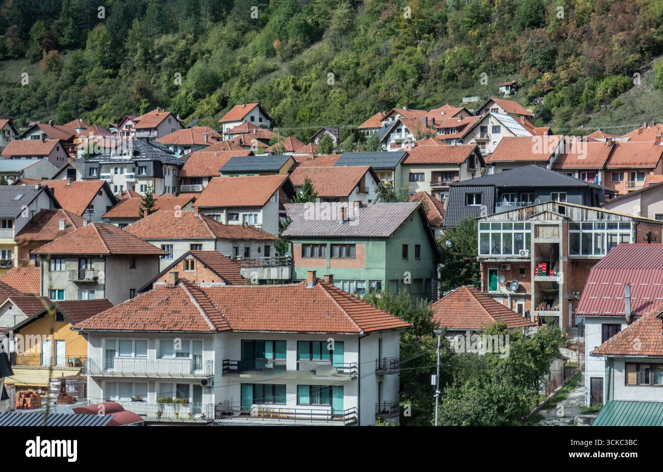 Häuser von Nova Varos, Serbien Stockfoto