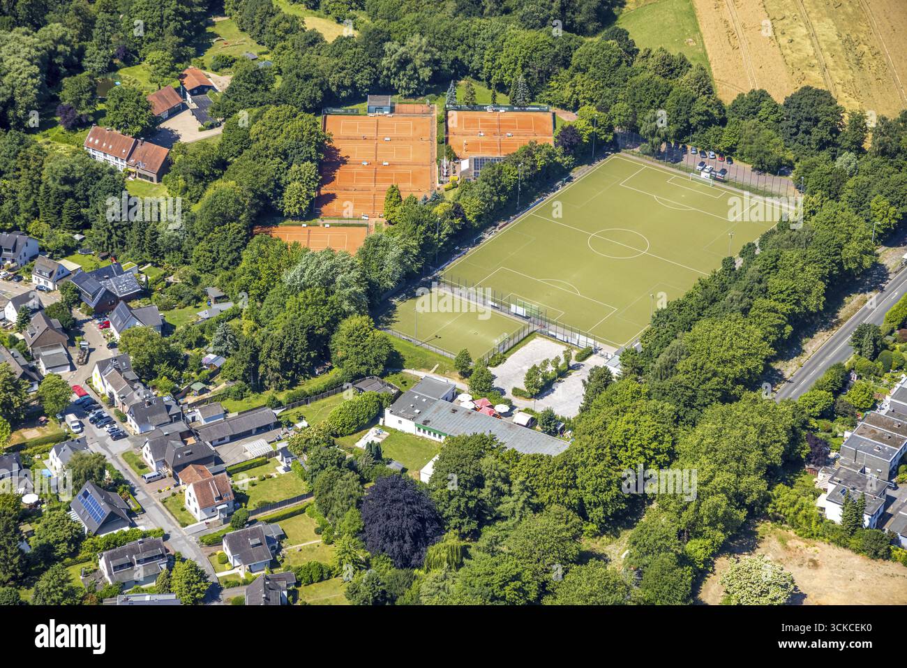 Luftaufnahme, Tennisclub Raadt und Fußballfeld SV Raadt, Holthausen - Südosten, Müelheim an der Ruhr, Ruhrgebiet, Nordrhein-Westfalen, Deutschland, Stockfoto