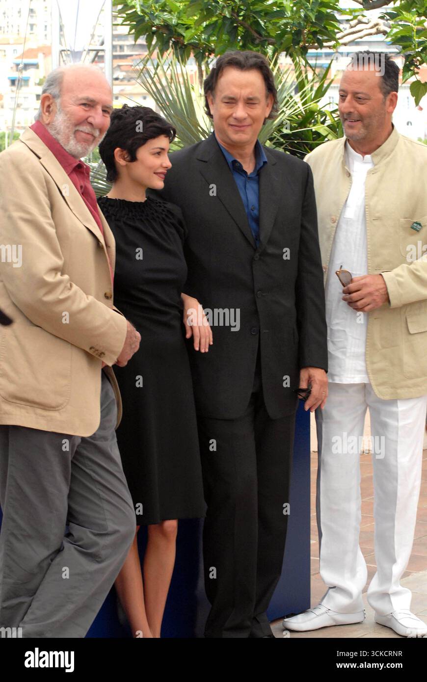 Jean-Pierre Marielle, Audrey Tautou, Tom Hanks und Jean Reno bei einem Fotobesuch für den da Vinci Code auf den Filmfestspielen in Cannes 2006, Frankreich - 17. Mai 2006 Stockfoto